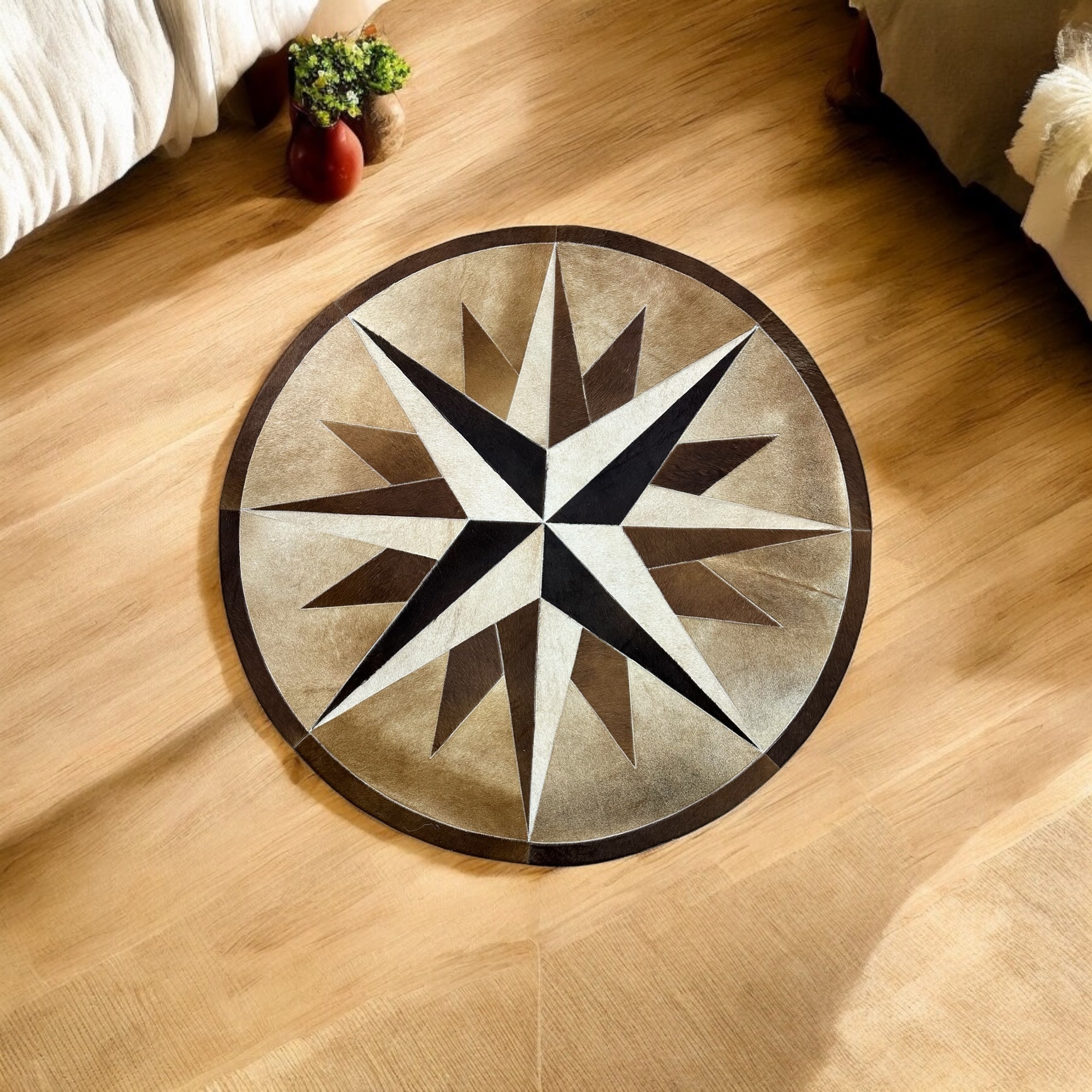 Pusula Desenli Yuvarlak Dana Derisi Halı - Oturma Odası Halısı