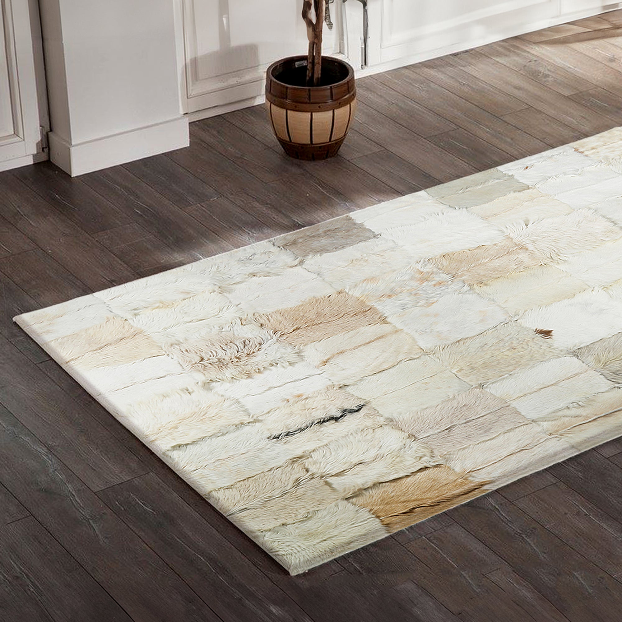 Krem ve Beyaz Tonlarında Doğal Görünümlü Gerçek Oğlak Derisi Lüks Salon Halısı