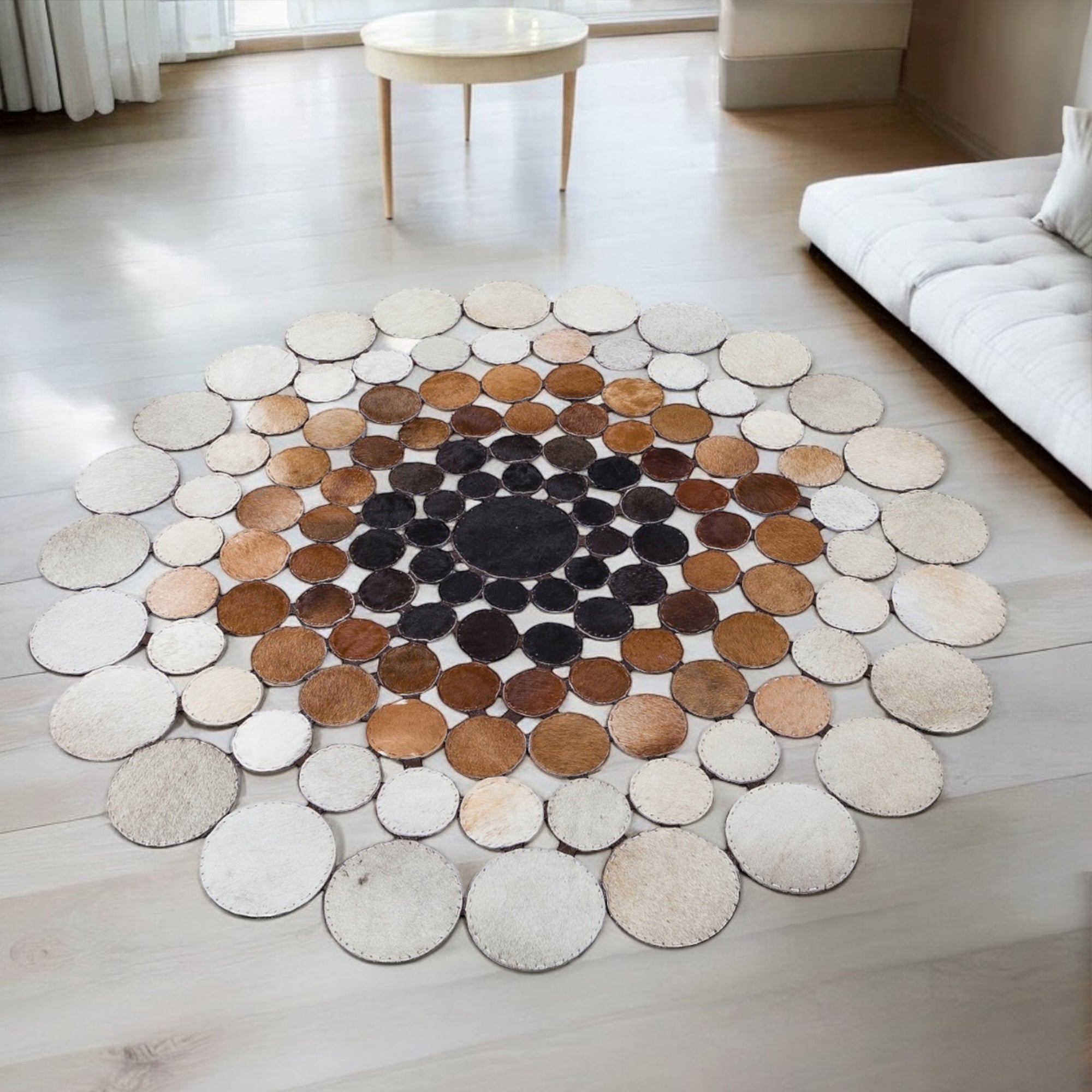 Bej ve Kahve Yuvarlak Dana Derisi Halı - Şık Ortam Halısı