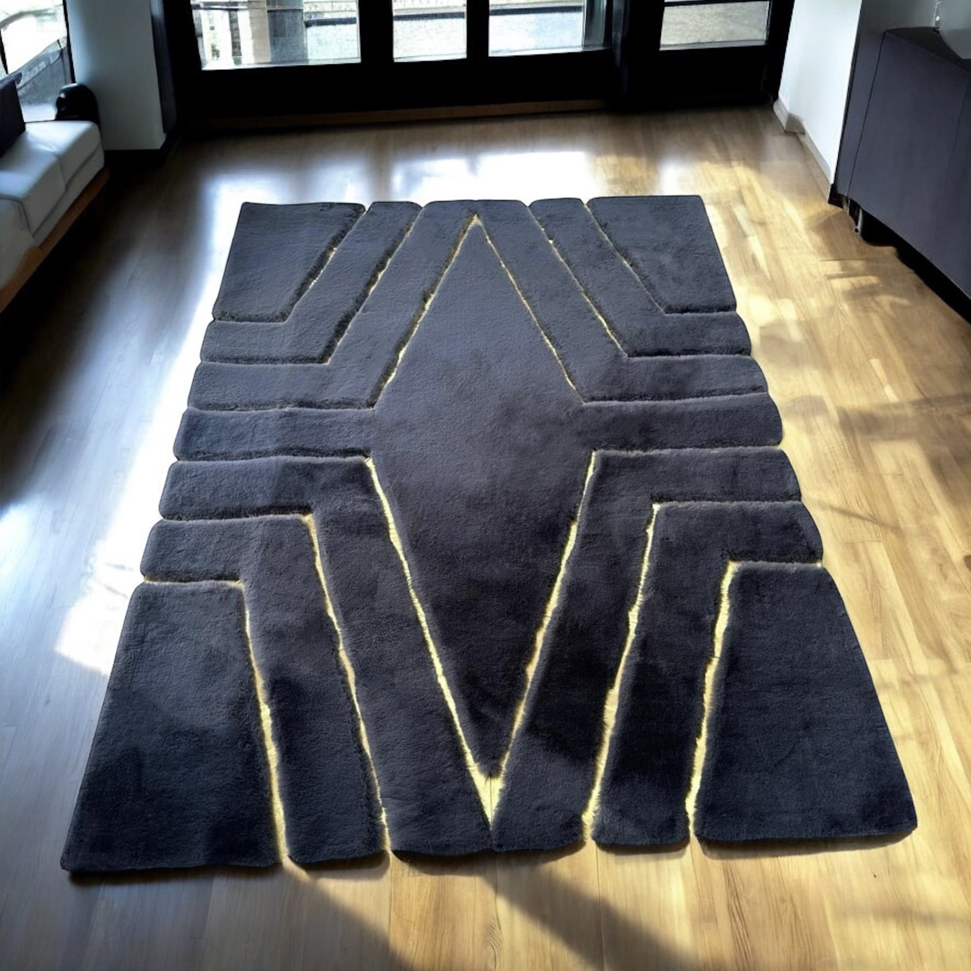 Siyah Kabartmalı Desenli Yumuşak Peluş Halı