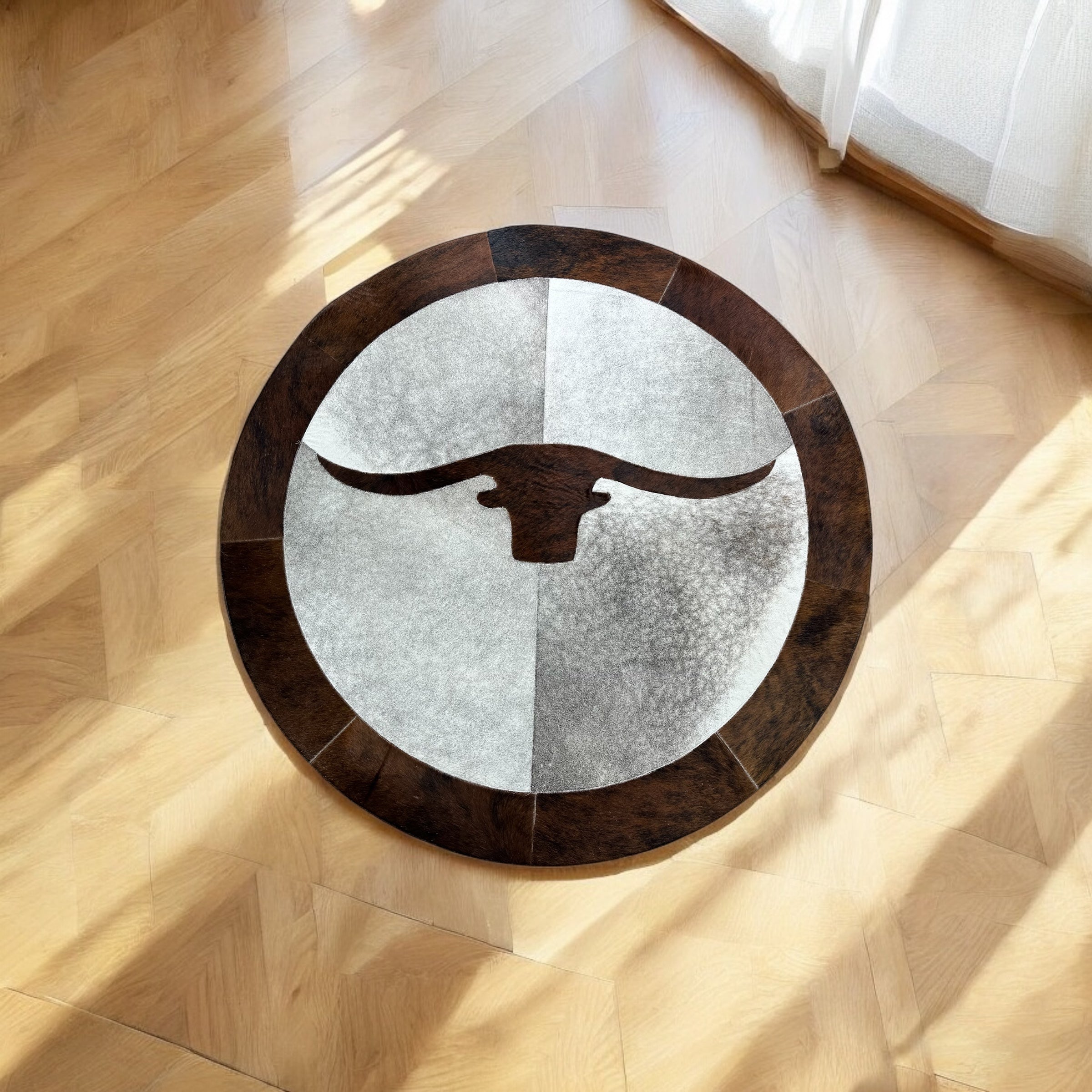 Boğa Motifli Yuvarlak Dana Derisi Halı