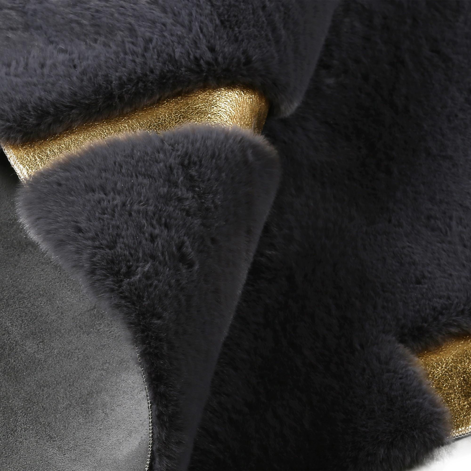 Modern Altın Desenli Yumuşak Peluş Halı - Şık Salon Halısı