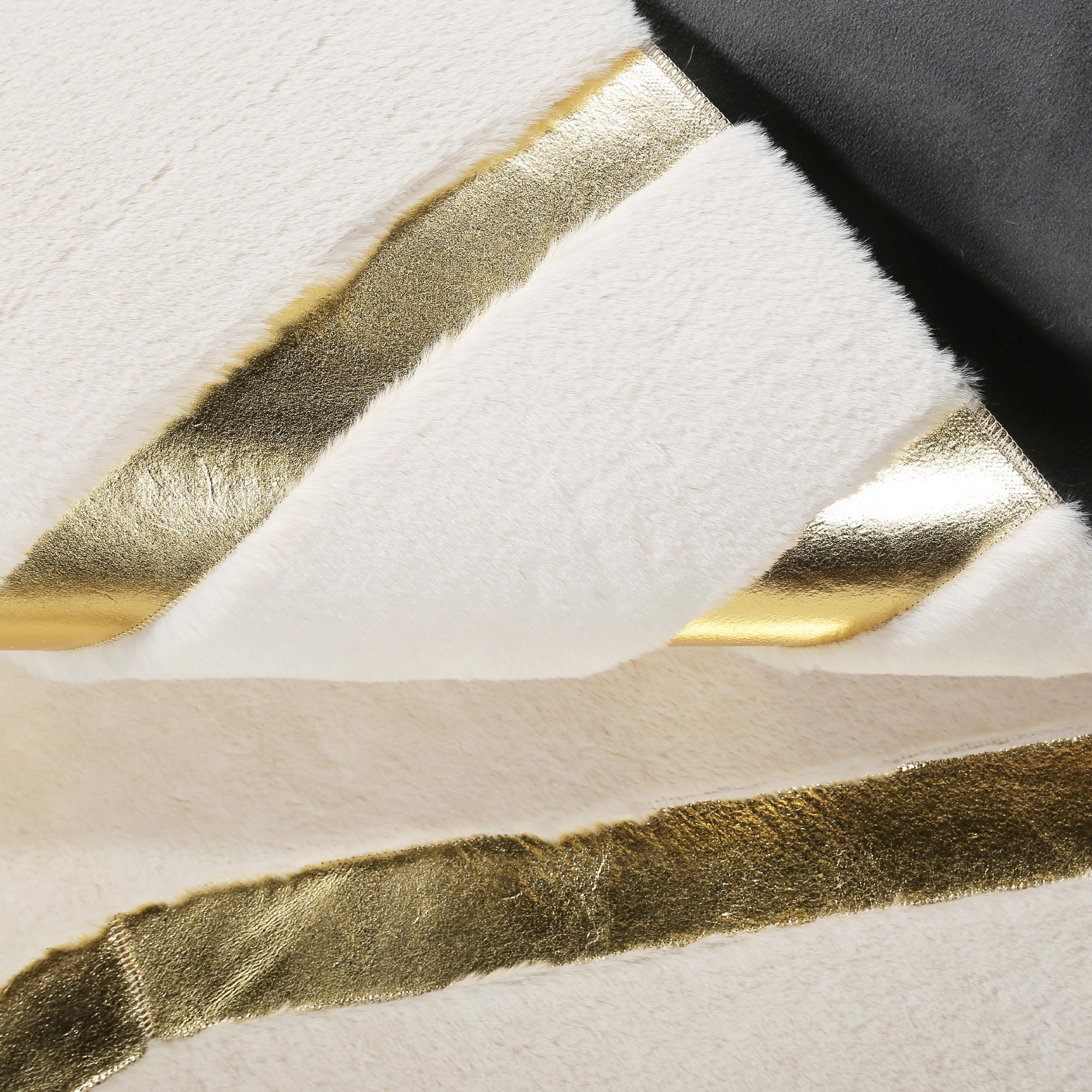 Krem ve Altın Renkli Modern Çizgili Desenli Yumuşak Peluş Lüks Salon Halısı