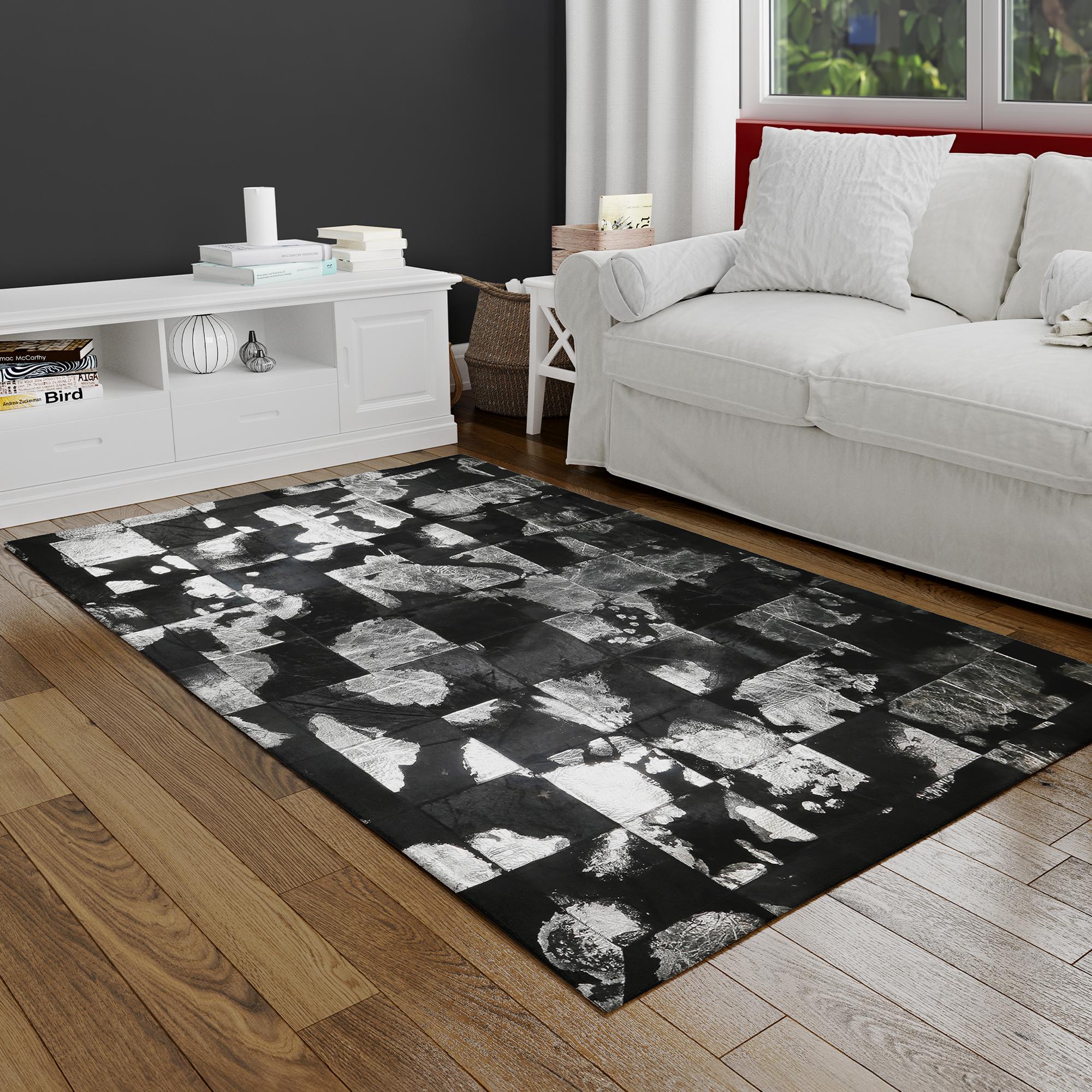 Gümüş Yaldız Detaylı Siyah Dana Derisi Halı | El Yapımı Lüks Patchwork Halı