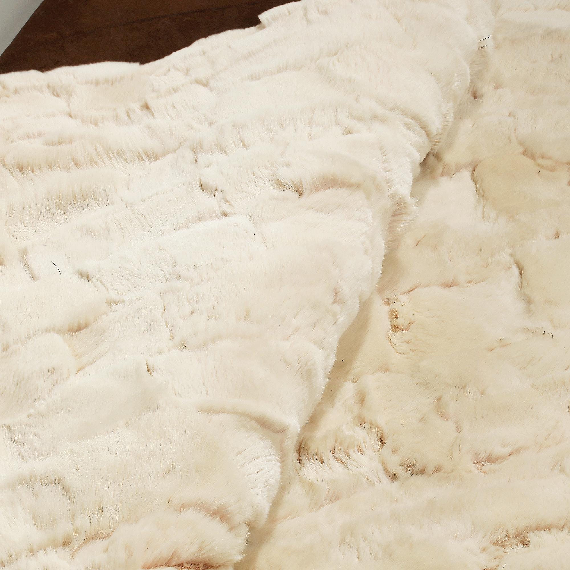 Krem Rex Tavşan Halısı - Yumuşak Salon Halısı