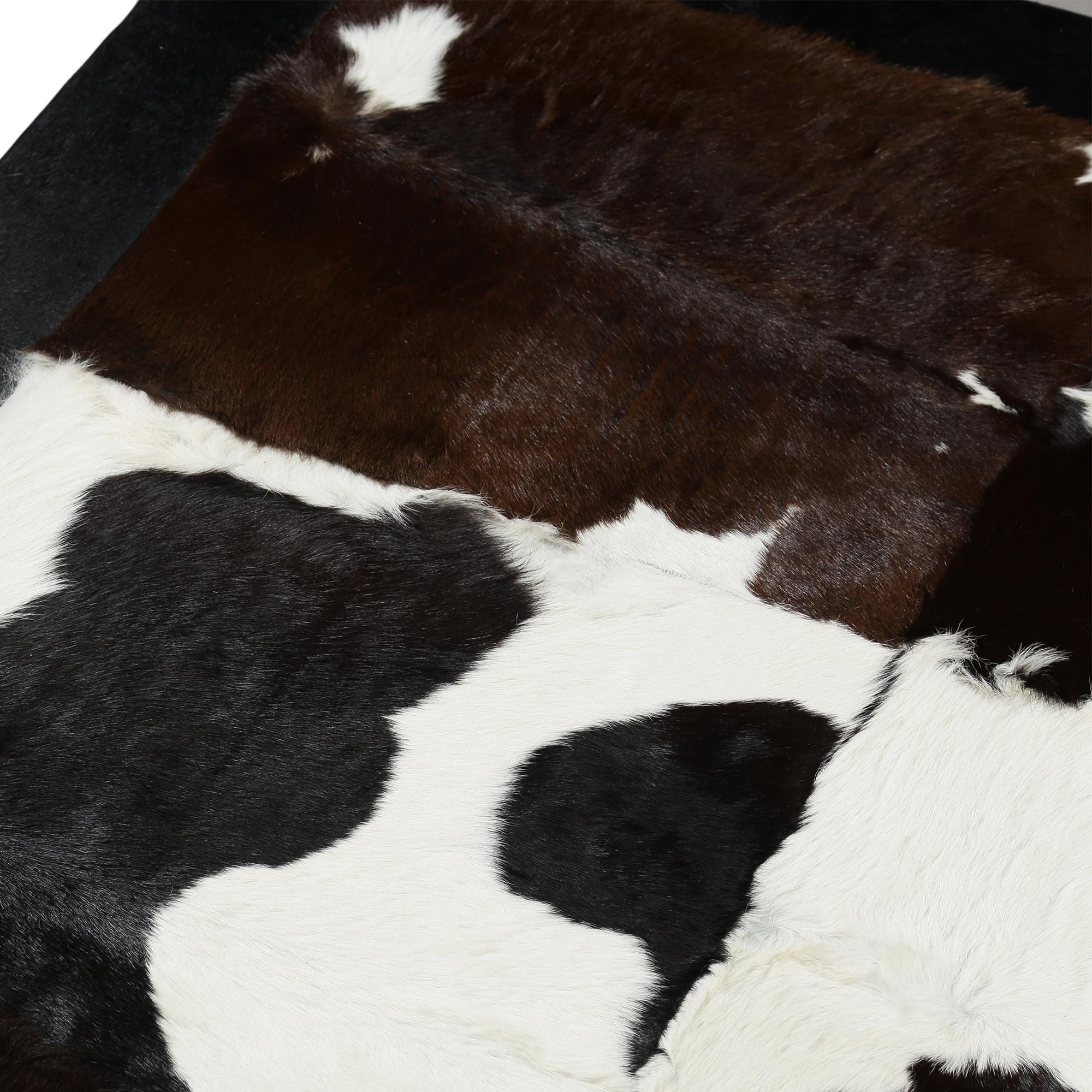 Siyah Kahve Beyaz Dana Derisi Halı – El Yapımı Hakiki Deri Patchwork Şık Salon Halısı