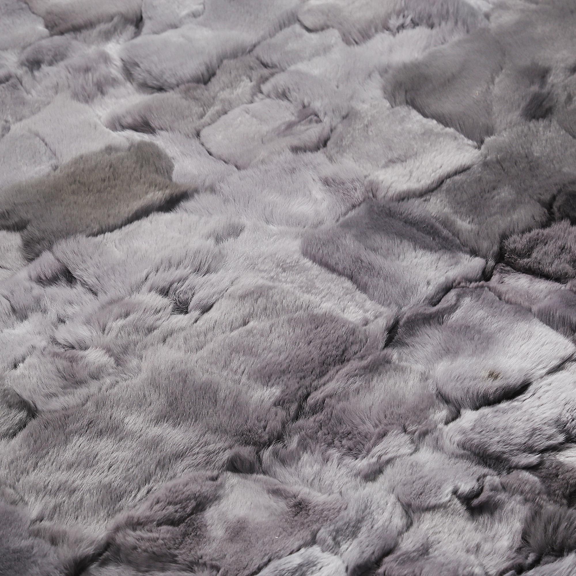 Gri Tonlarında Doğal Dokulu Gerçek Toskana Derisi Lüks Salon Halısı