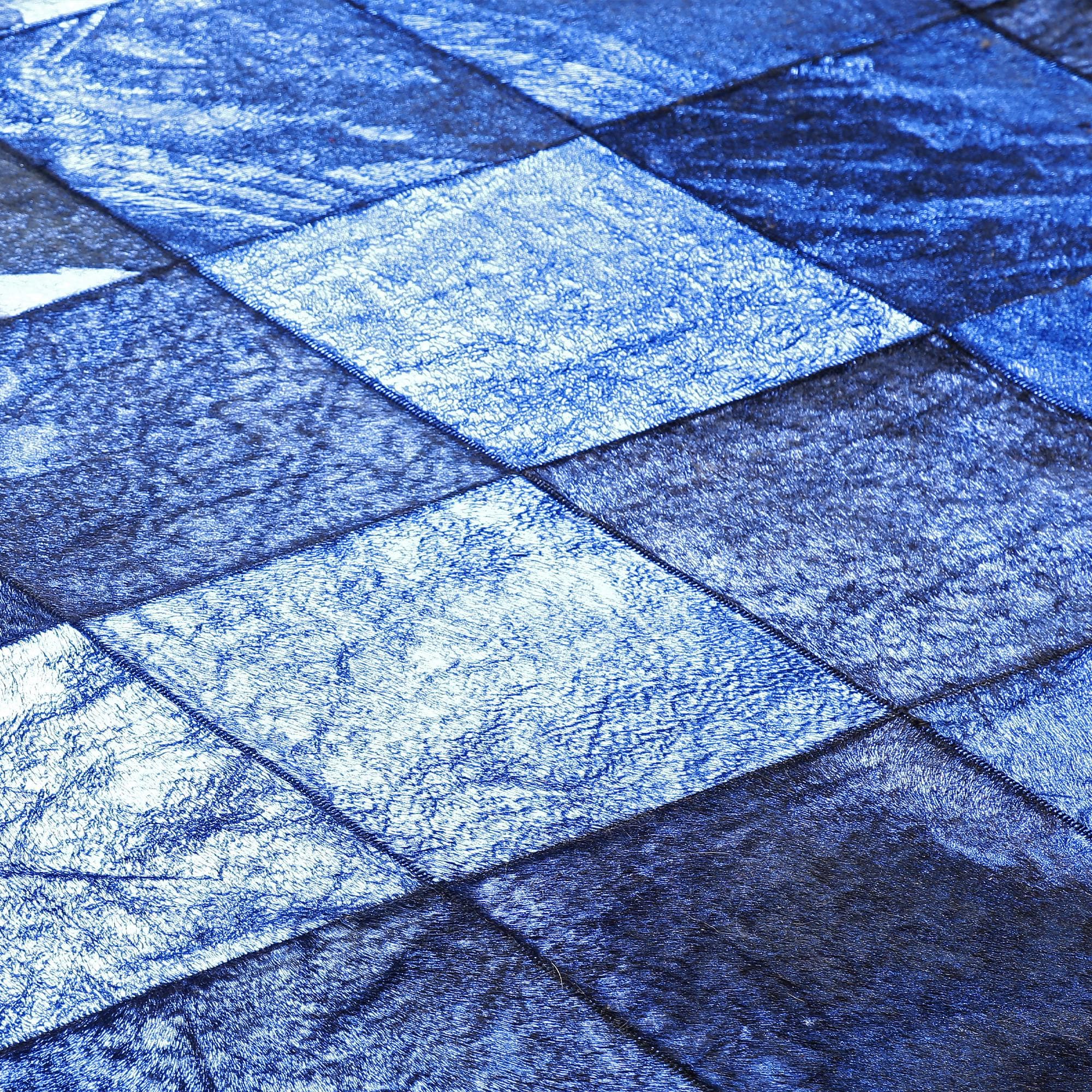 Mavi Tonlarında Kare Desenli Patchwork Gerçek Dana Derisi Halı