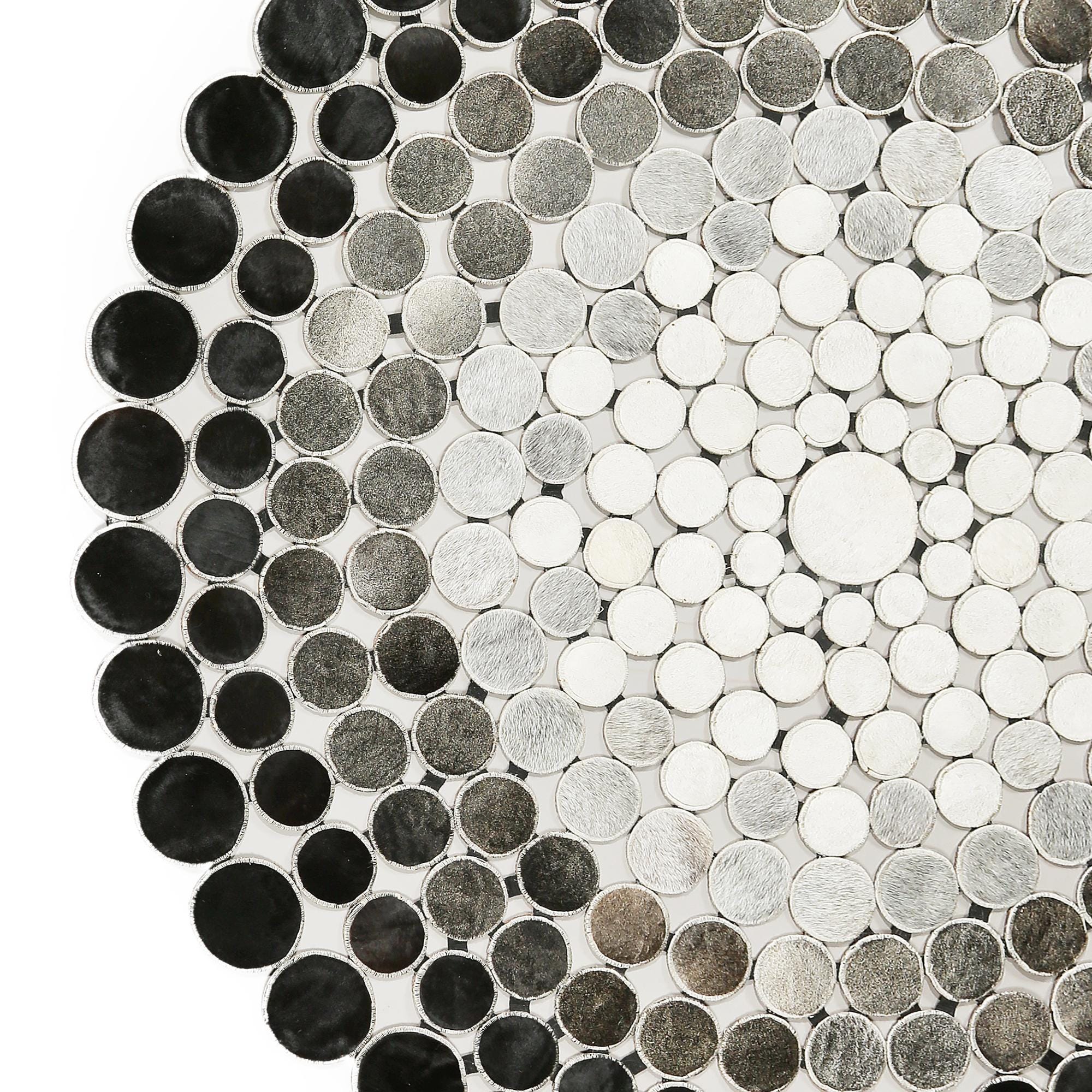 Gri ve Siyah Puantiyeli Yuvarlak Dana Derisi Halı - Şık Mutfak Halısı