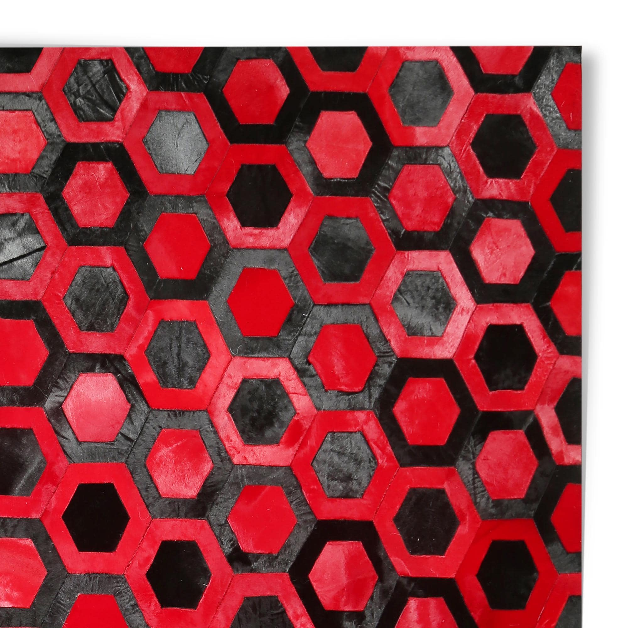 Siyah Kırmızı Doğal Dana Derisi Patchwork Halı – El Dokuma Hakiki Deri Modern Salon Halısı