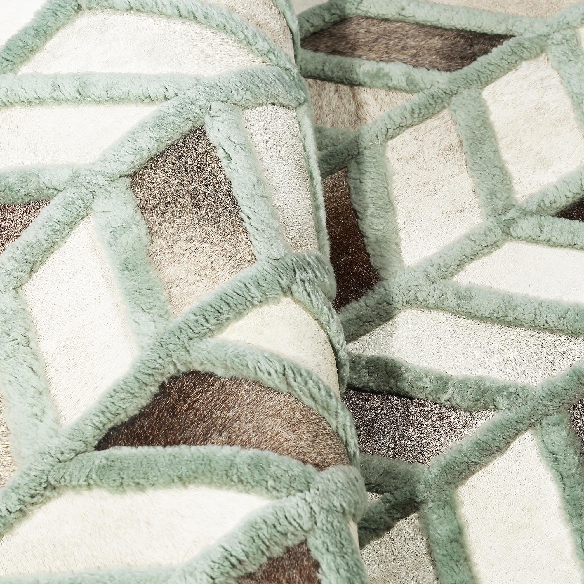 Üç Renkli Dana Derisi Patchwork Halı