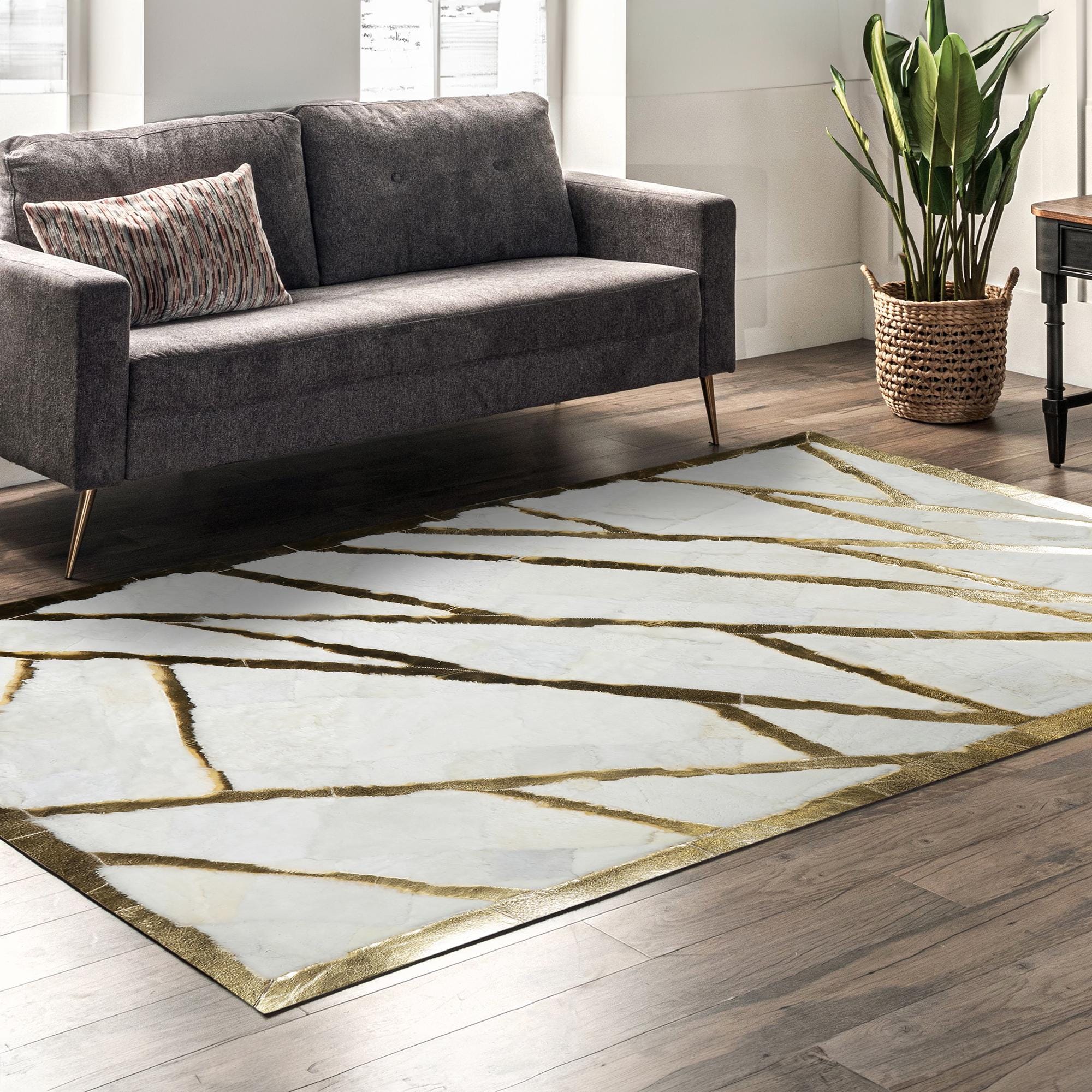 Beyaz ve Altın Renkli Modern Desenli Yumuşak Peluş Lüks Salon Halısı