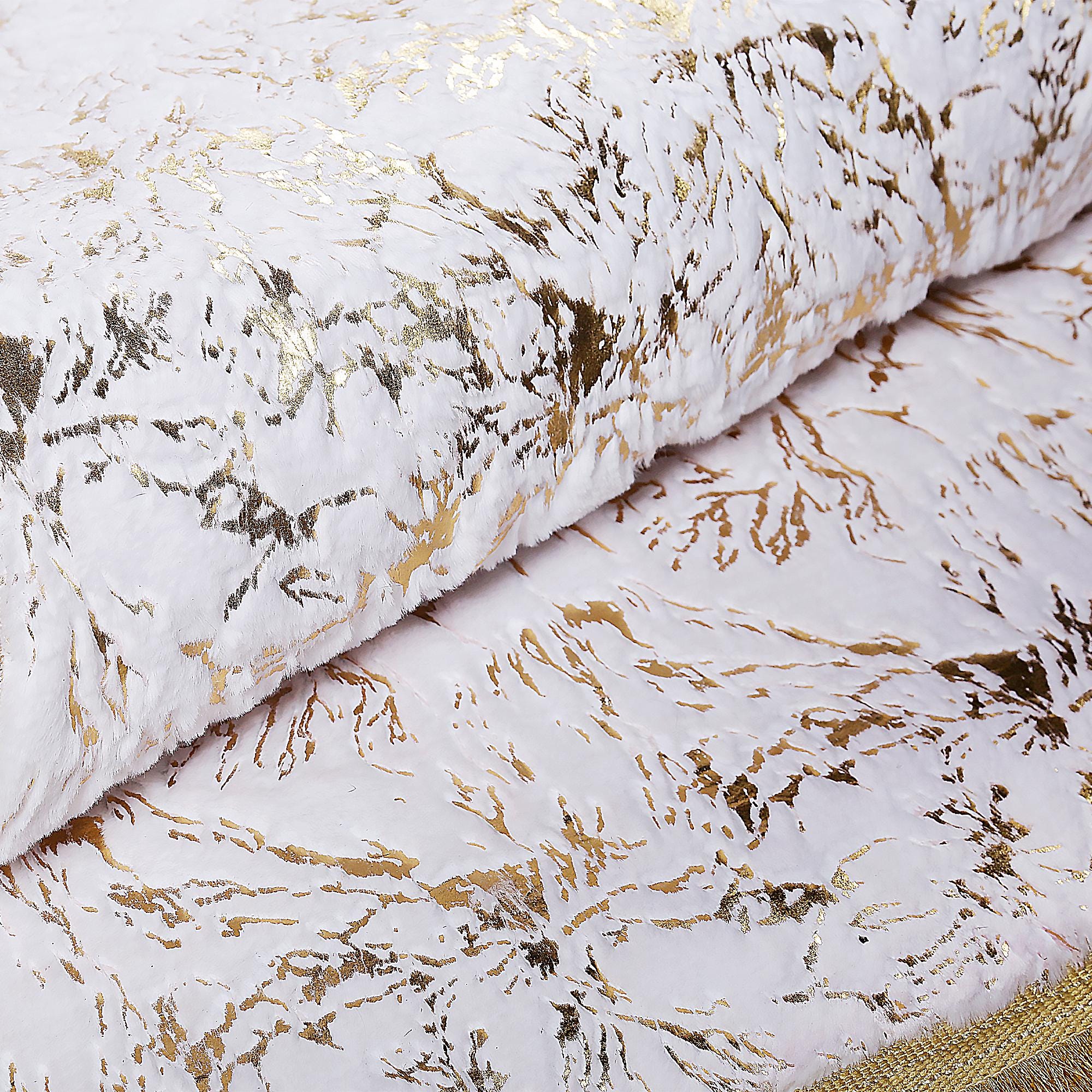 Beyaz Zeminli Altın Mermer Desenli Yumuşak Dokulu Peluş Lüks Salon Halısı