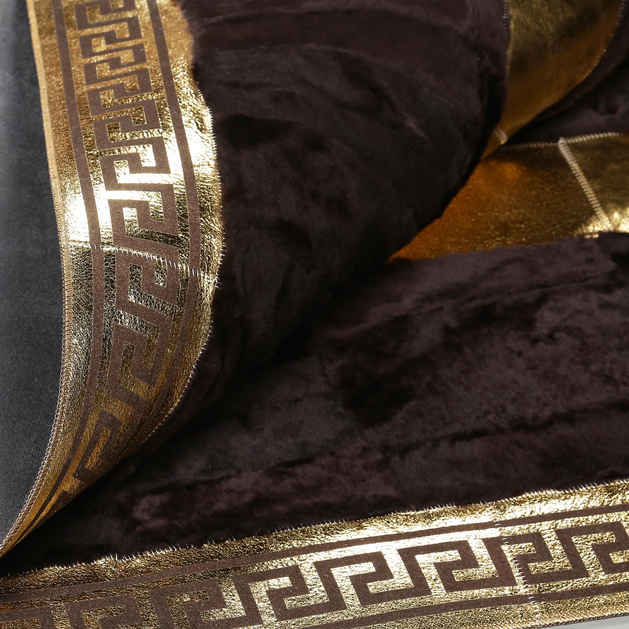 Kahverengi ve Altın Çerçeveli Gerçek Toskana Derisi Lüks Salon Halısı