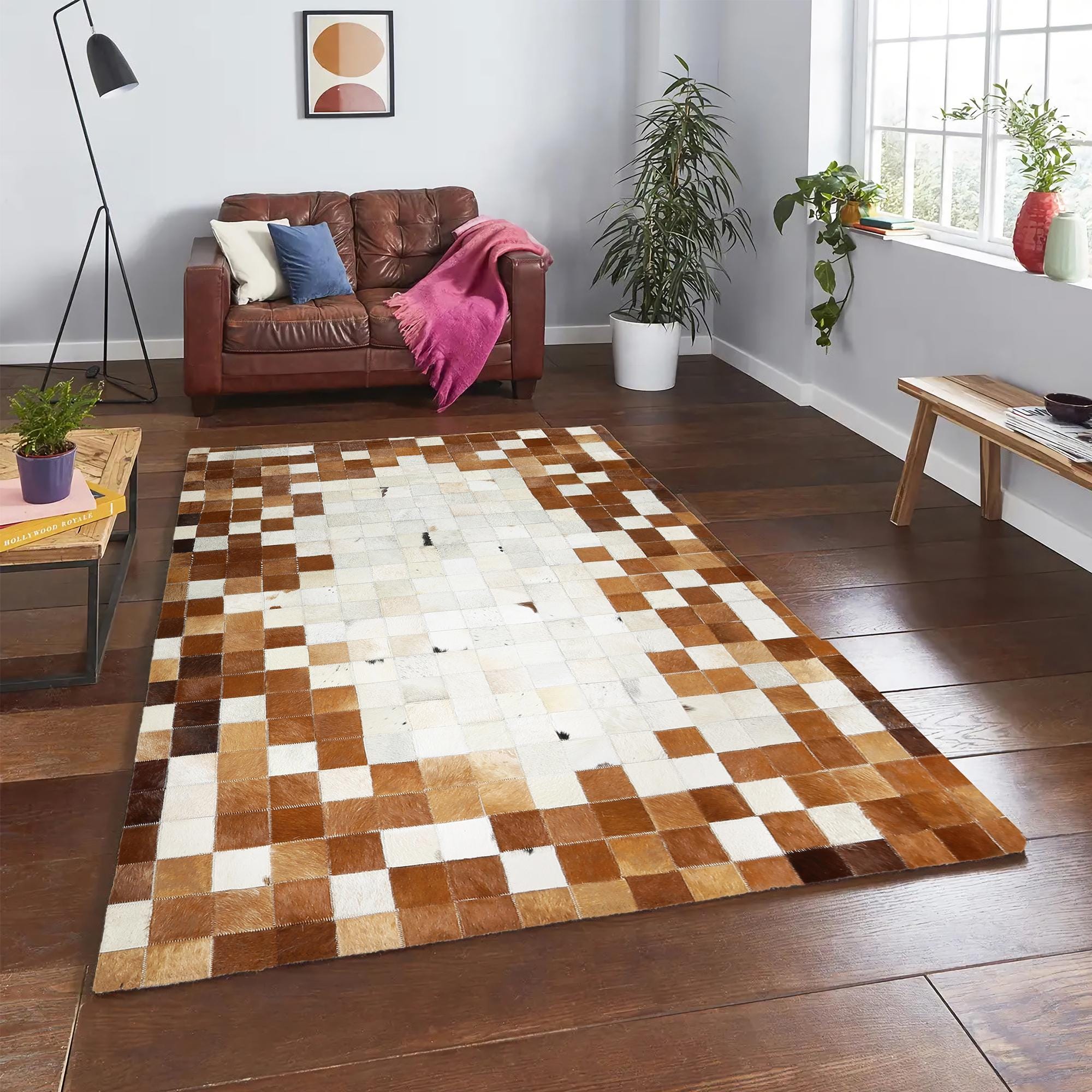 Kahverengi Beyaz Doğal Dana Derisi Patchwork Halı – El Dokuma Hakiki Deri Dekoratif Mutfak Halısı