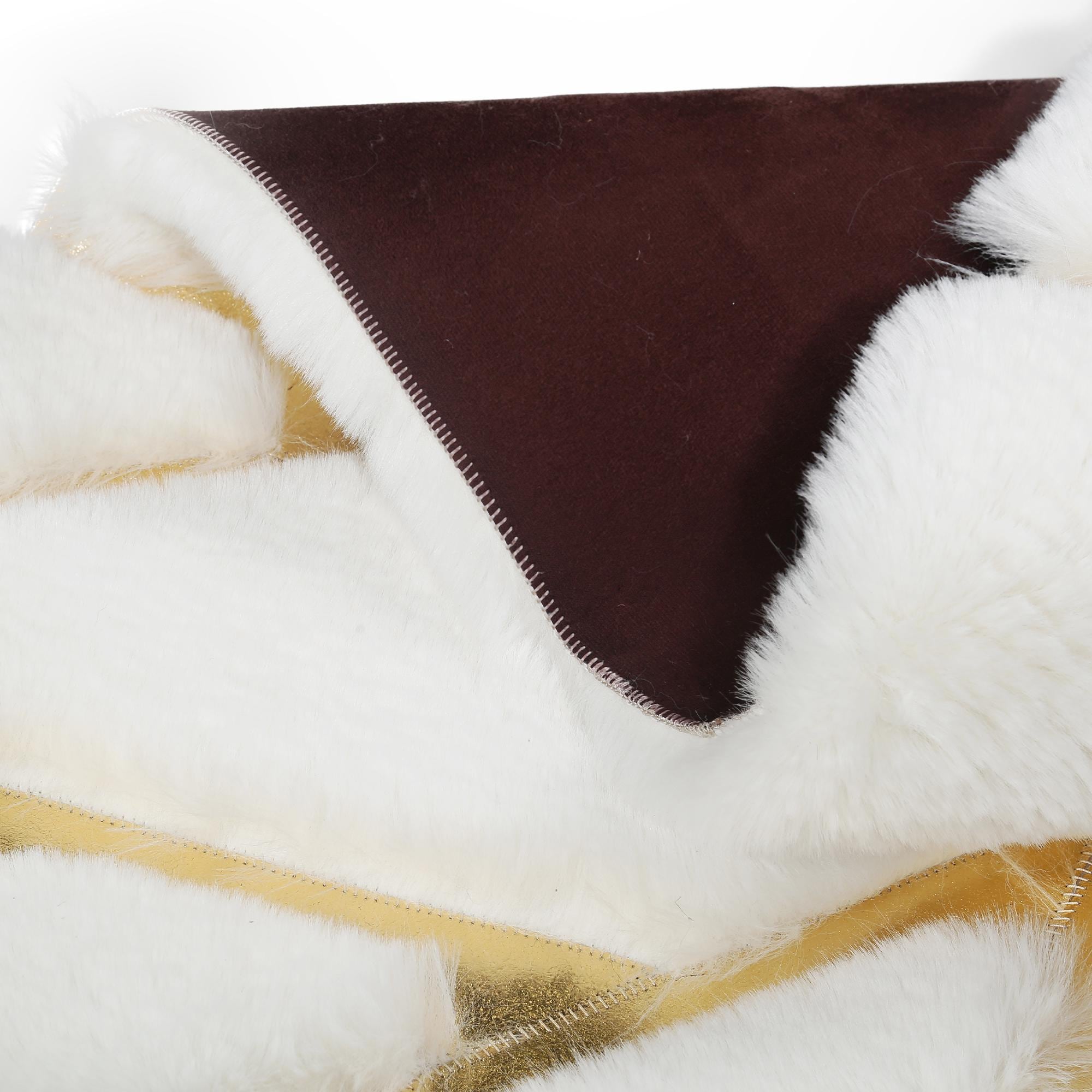 Beyaz Altın Desenli Peluş Halı – Modern Geometrik Tasarımlı, Yumuşak Dokulu, Kaymaz Tabanlı Salon ve Koridor Halısı