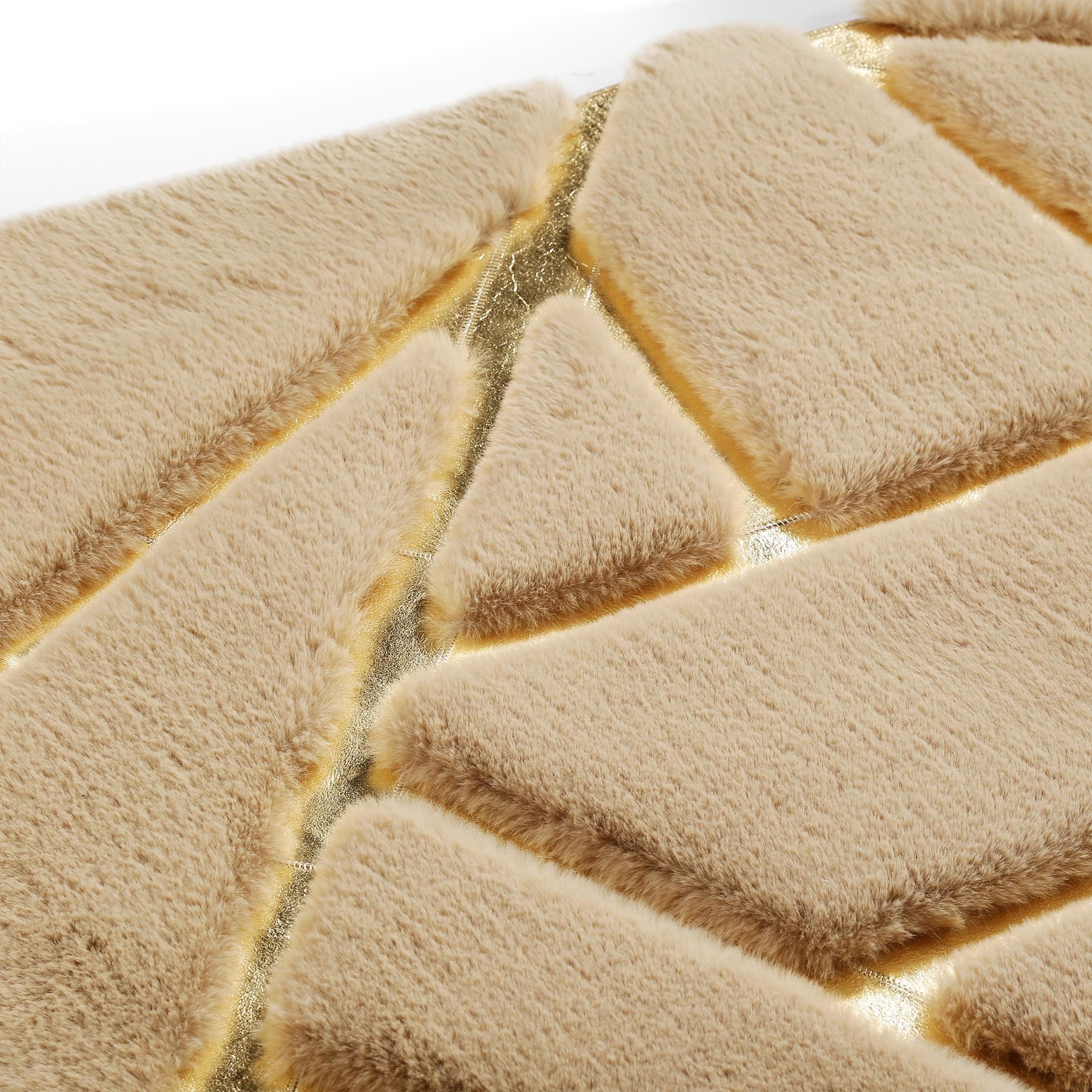 Krem ve Altın Renkli Modern Çizgili Desenli Yumuşak Peluş Lüks Salon Halısı