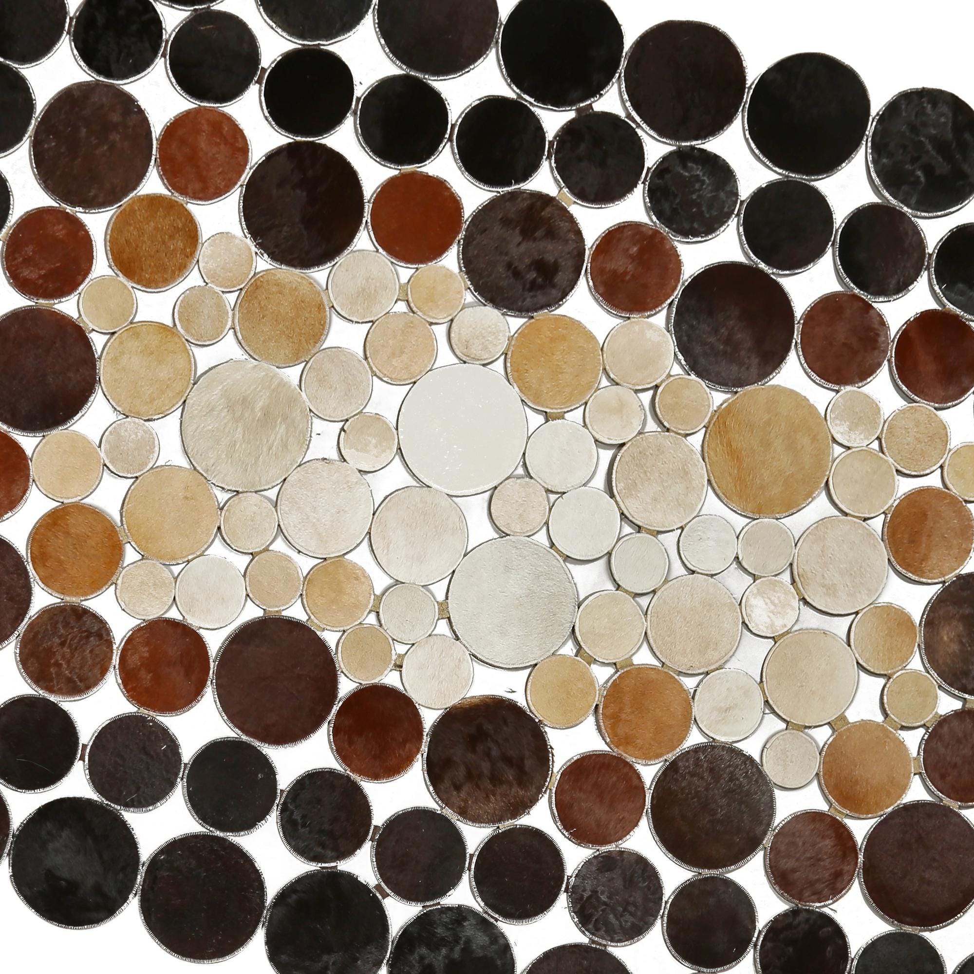 Kahverengi Beyaz Dana Derisi Puantiye Halı