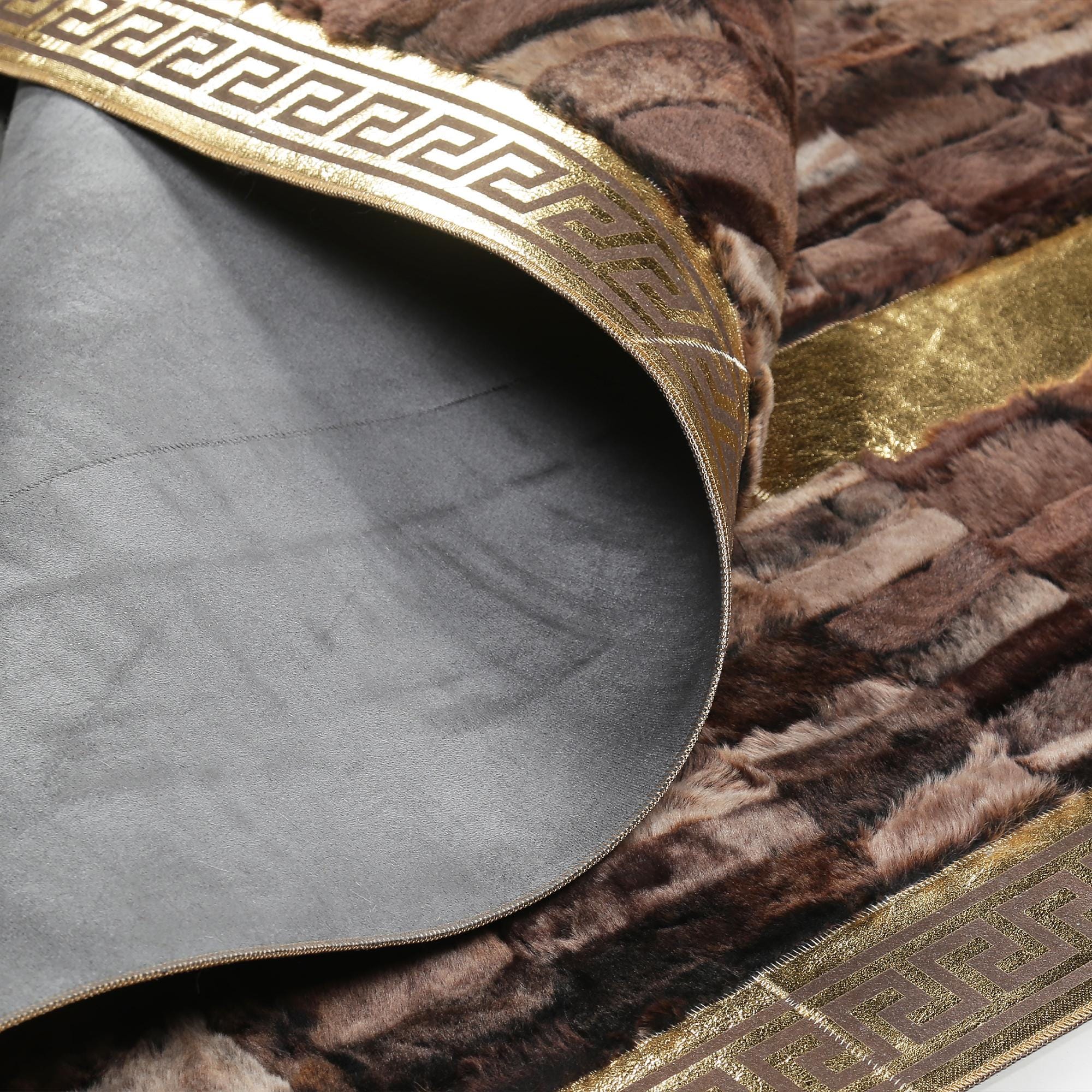 Kahverengi Patchwork Desenli Toskana Derisi Halı – Altın Çerçeveli ve Bordürlü, El Yapımı Hakiki Deri Halı