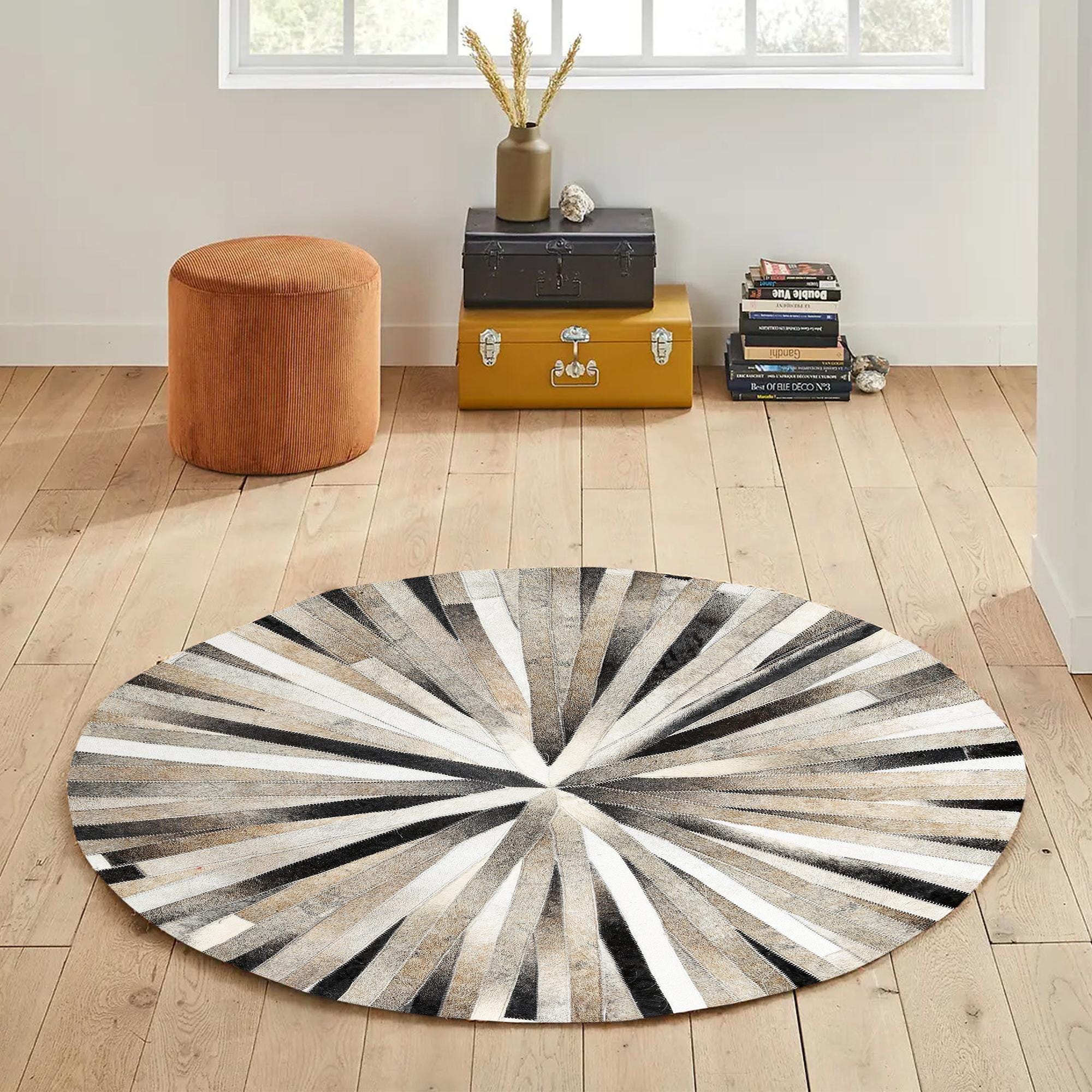 Krem Siyah Beyaz Üç Renkli Yuvarlak Dana Derisi Halı – El Yapımı Doğal ve Şık Salon Halısıh
