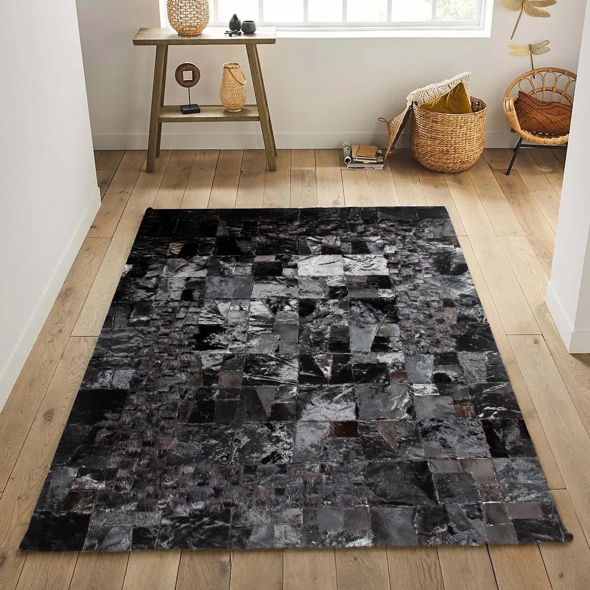 Parlak Siyah Dana Derisi Patchwork Halı