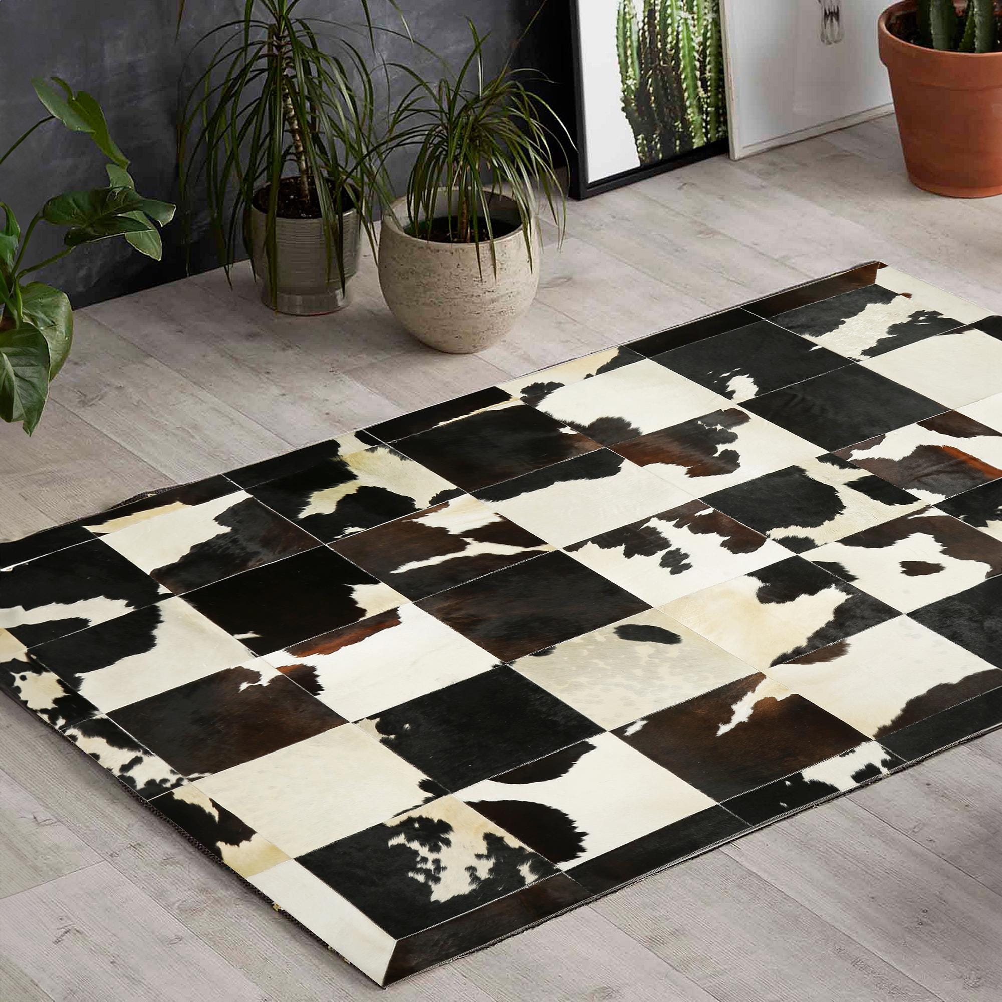 Üç Renkli Siyah Beyaz Kahverengi Dana Derisi Halı – El Yapımı Hakiki Deri Patchwork Salon Halısı