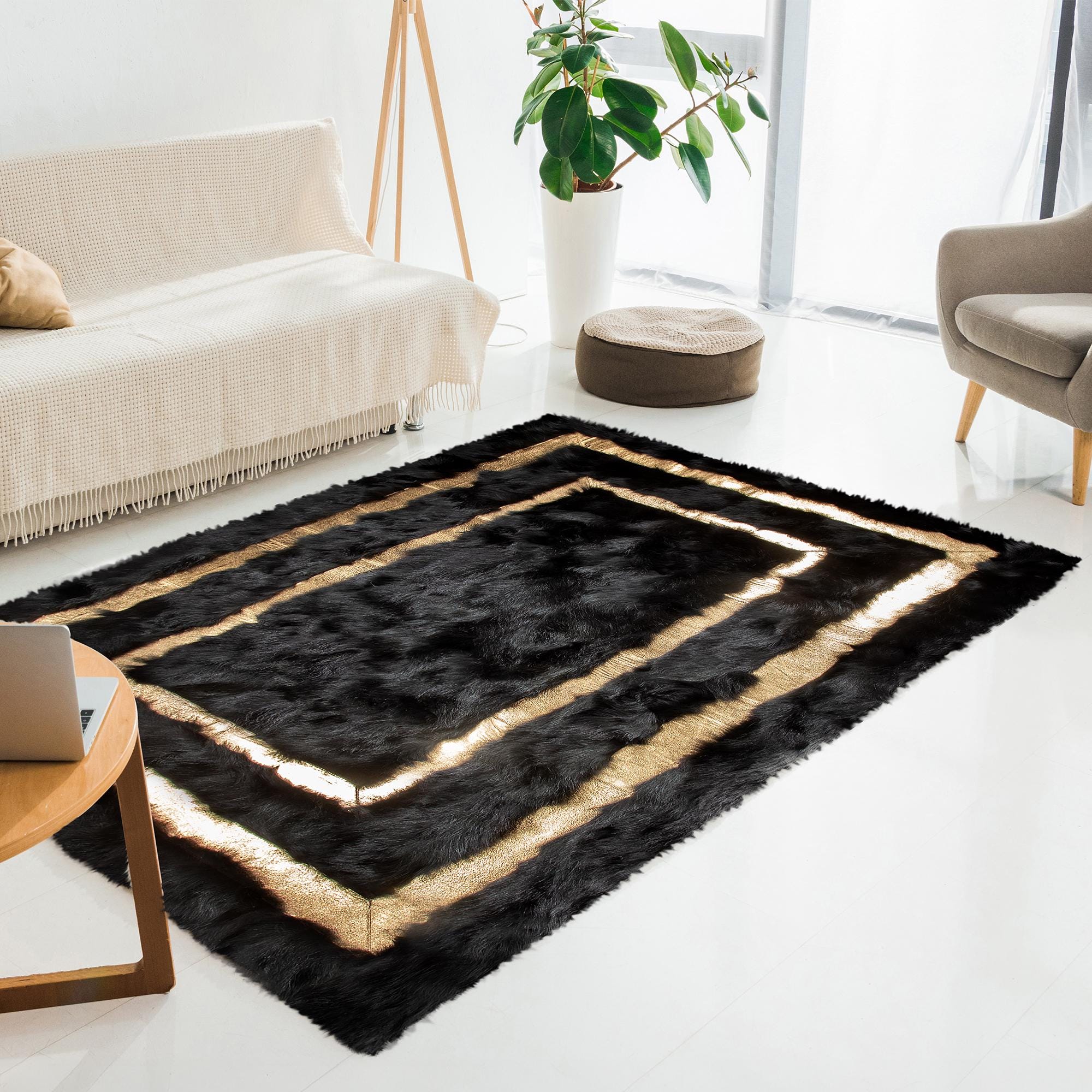 Toskana Derisi Halı – Siyah Renkli, Altın Bordürlü, El İşçiliği, Doğal Deriden Özel Ölçü Lüks Dekoratif Halı