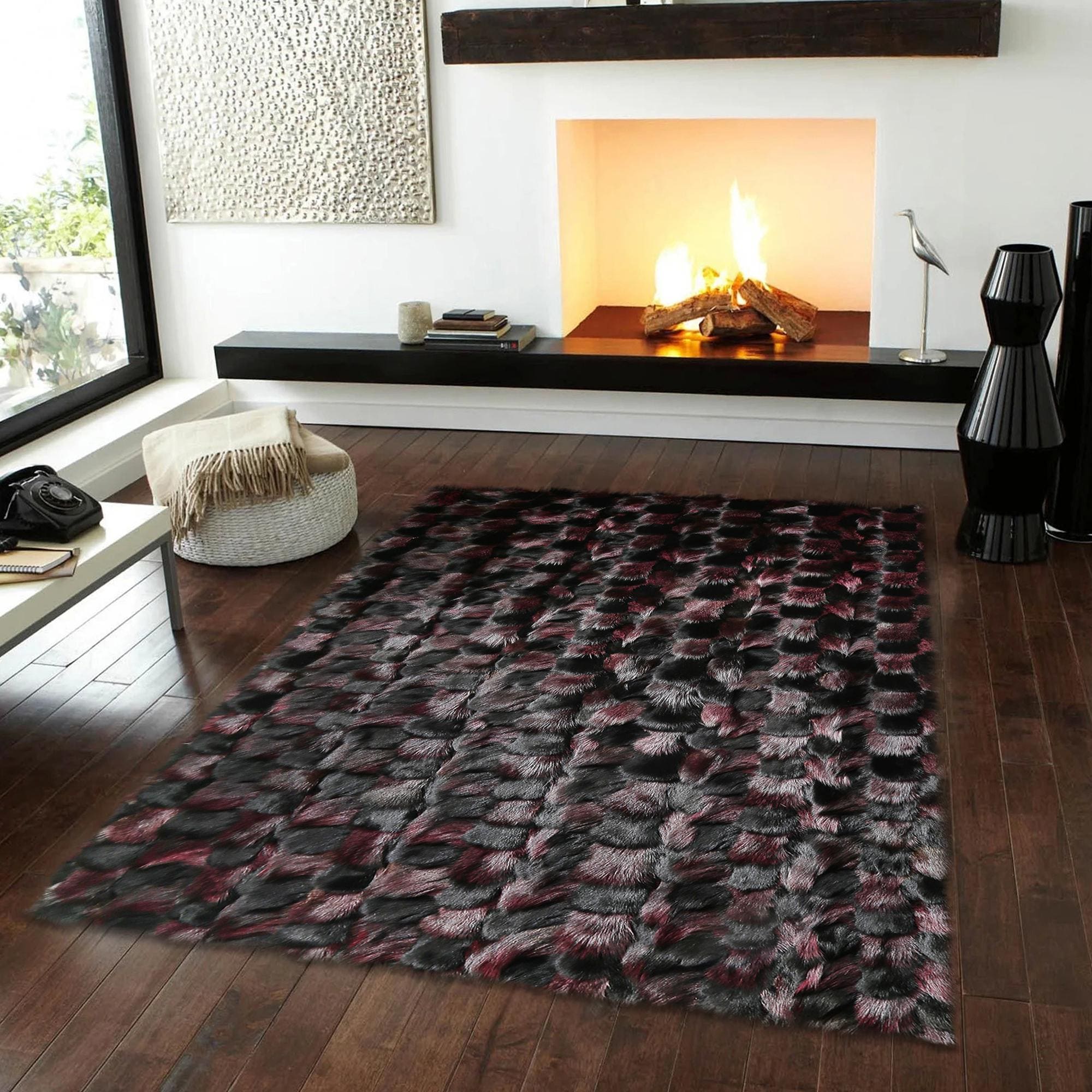 Kırmızı Siyah Tilki Kürkü Halı – El Yapımı Doğal Kürk Salon Halısı