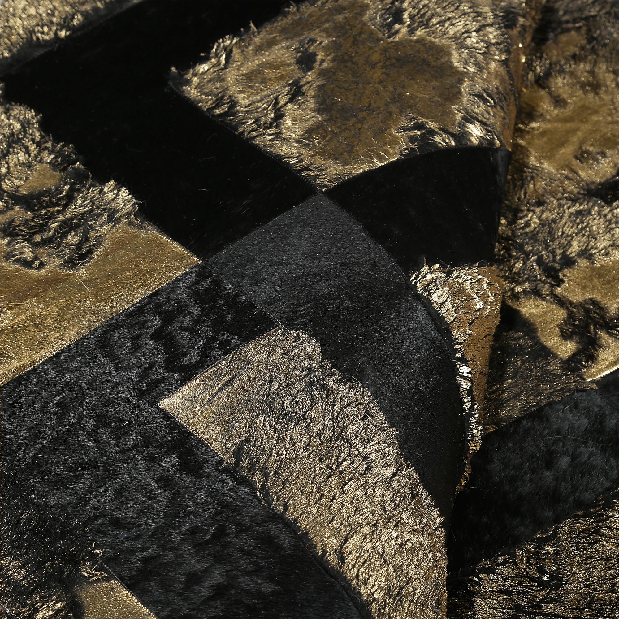 Altın Detaylı Siyah Çerçeveli Dana Derisi Halı | El Yapımı Hakiki Deri Halı