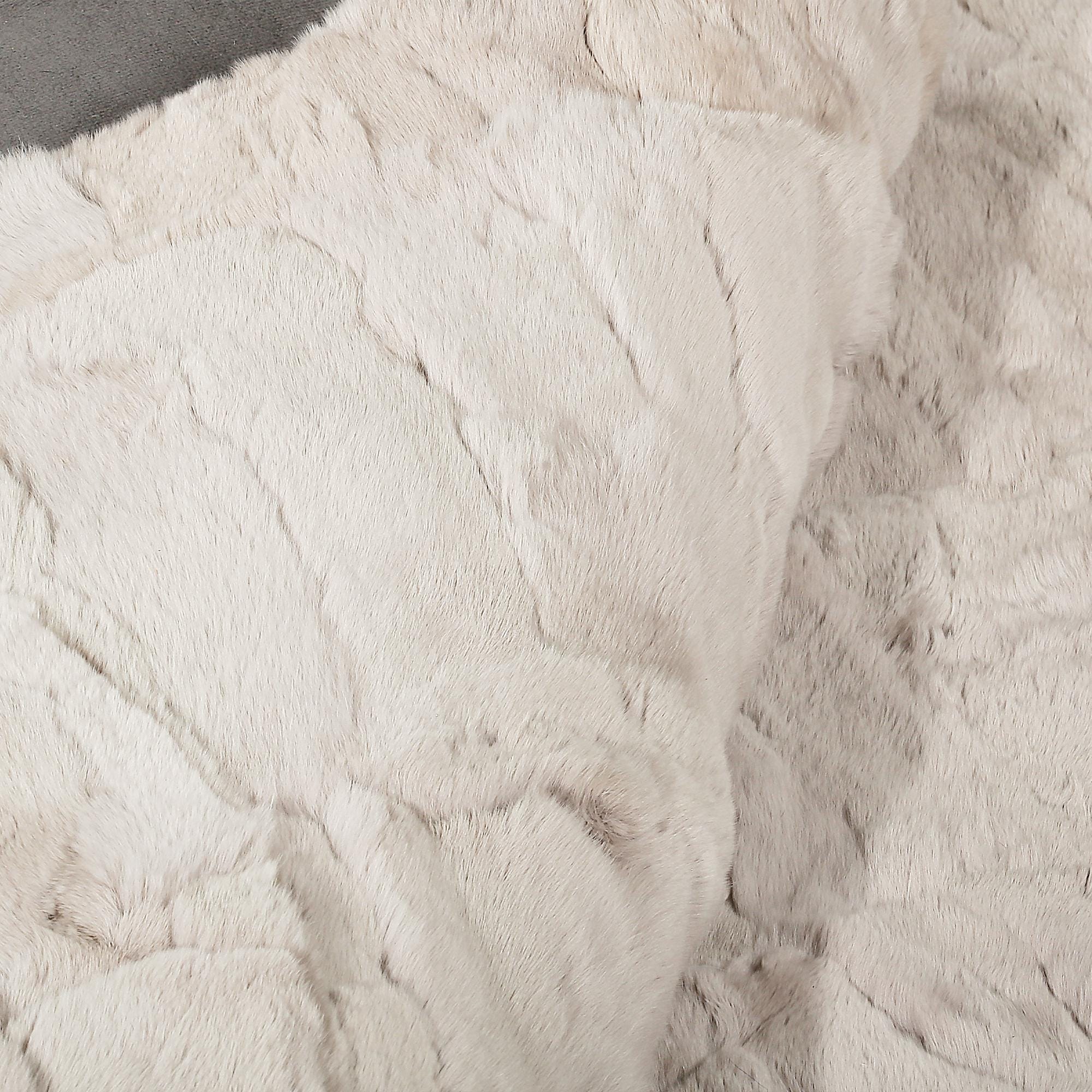 Beyaz Yumuşak Tavşan Derisi Halı - Şık Salon Halısı