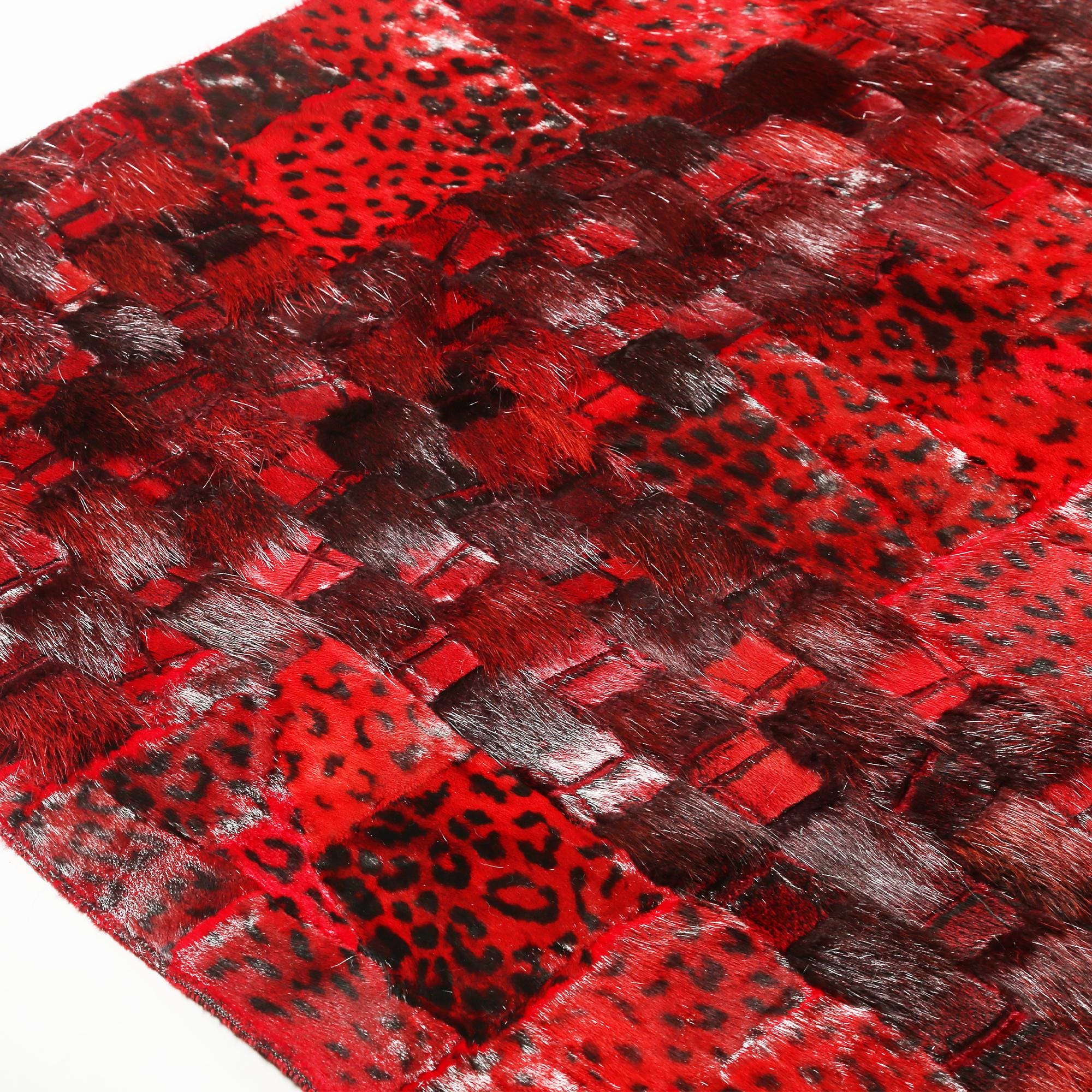 Kırmızı Leopar Desenli Gerçek Deri Patchwork Halı