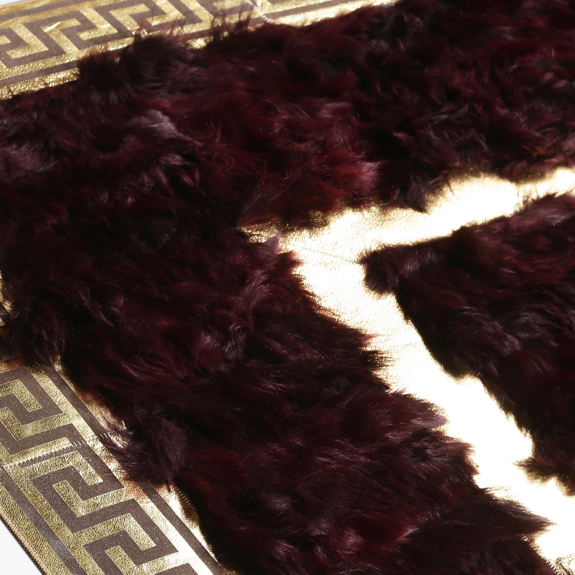 Bordo Patchwork Toskana Derisi Halı – Altın Şeritli ve Bordürlü, El Yapımı Hakiki Deri Lüks Halı