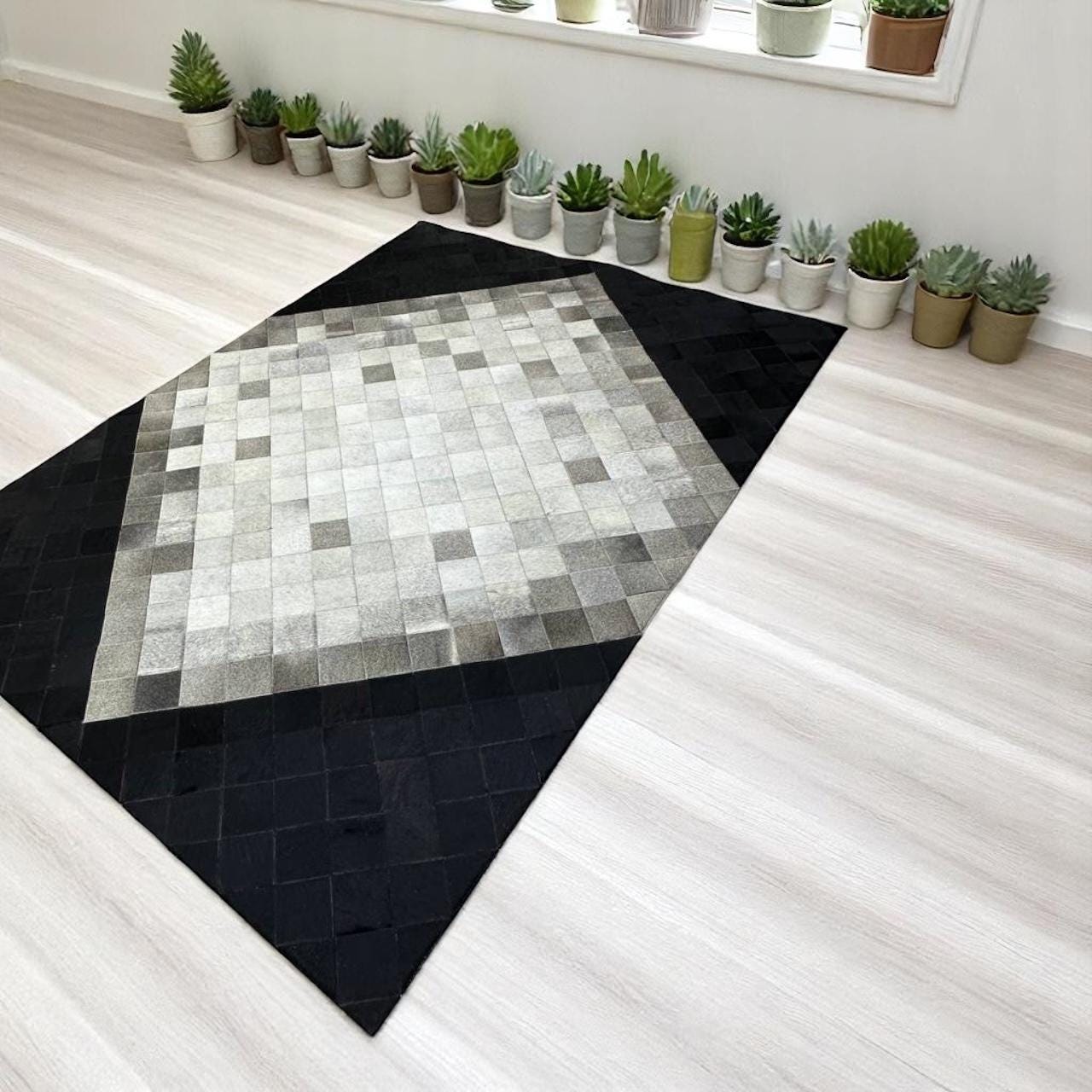 Gri Siyah Dana Derisi Patchwork Halı – El Dokuma Hakiki Deri Şık Salon ve Giriş Halısı