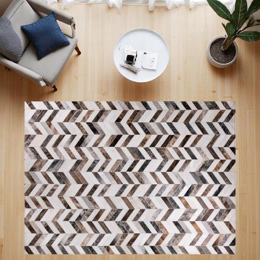 Beyaz Desenli Doğal Dana Derisi Patchwork Halı