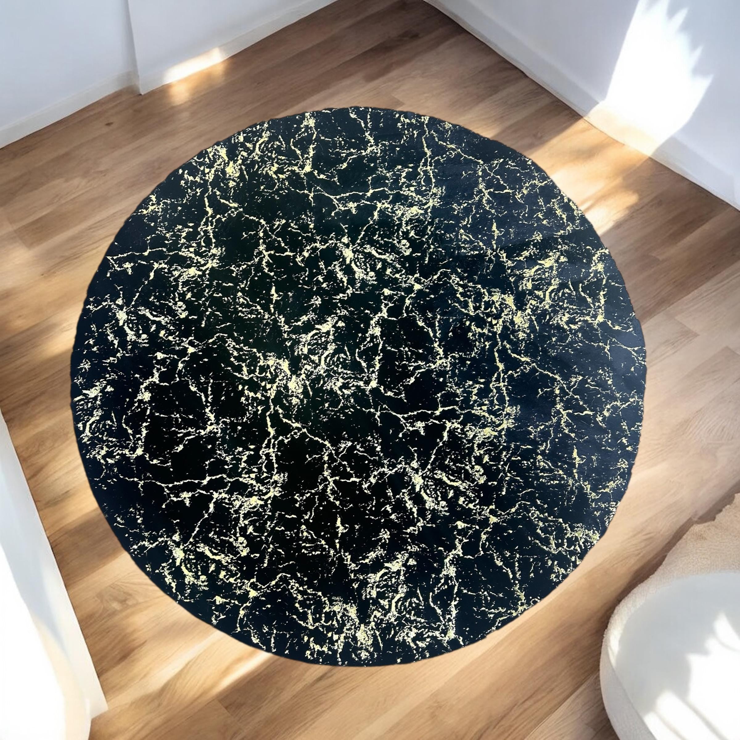 Sarı Detaylı Şık Siyah Yuvarlak Dana Derisi Halı - Yuvarlak Lüks Salon Halısı