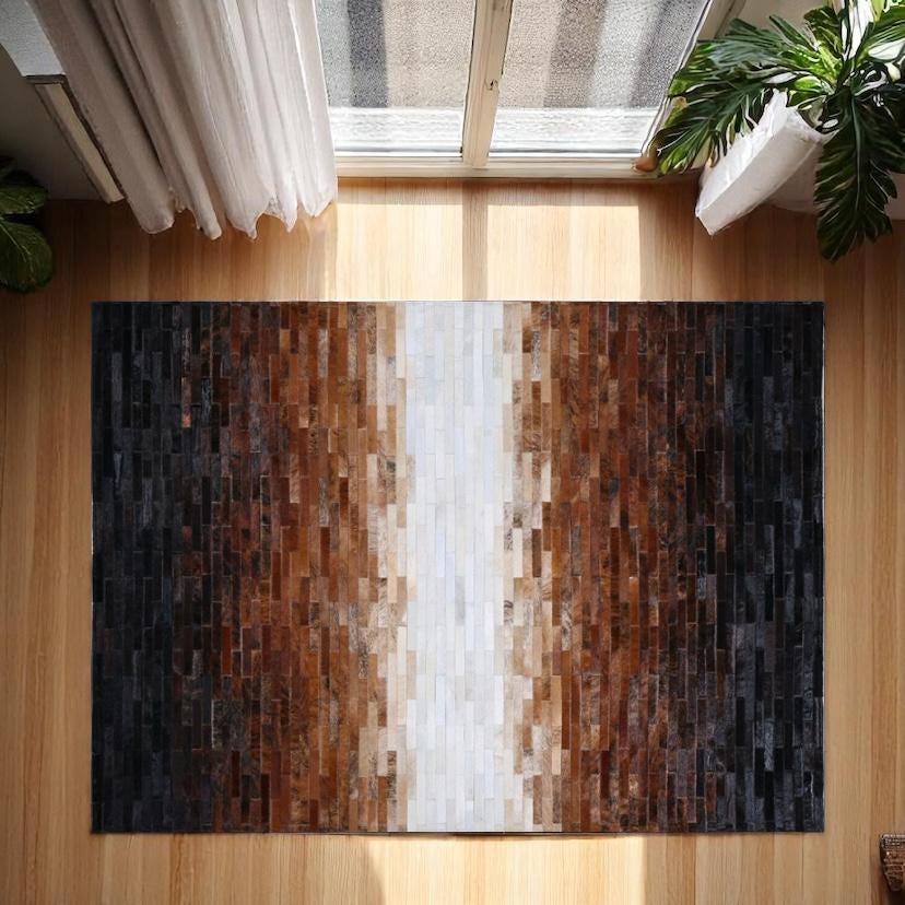 Kahve Krem Dana Derisi Patchwork Halı – El Dokuma Hakiki Deri Şık Salon Halısı