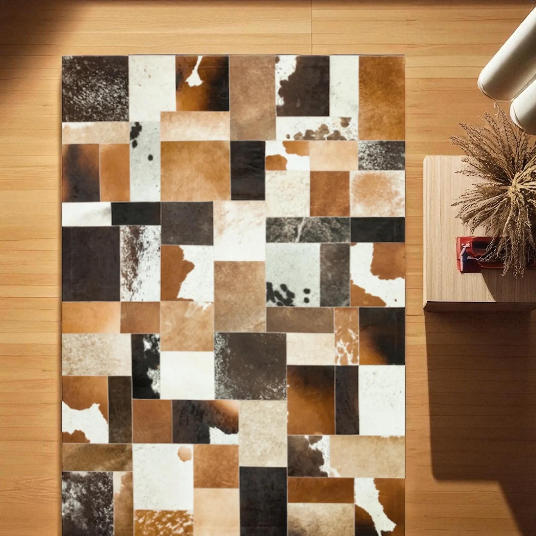Kahverengi Beyaz Patchwork Halı – El Yapımı Dana Derisi Modern Ortam Halıs