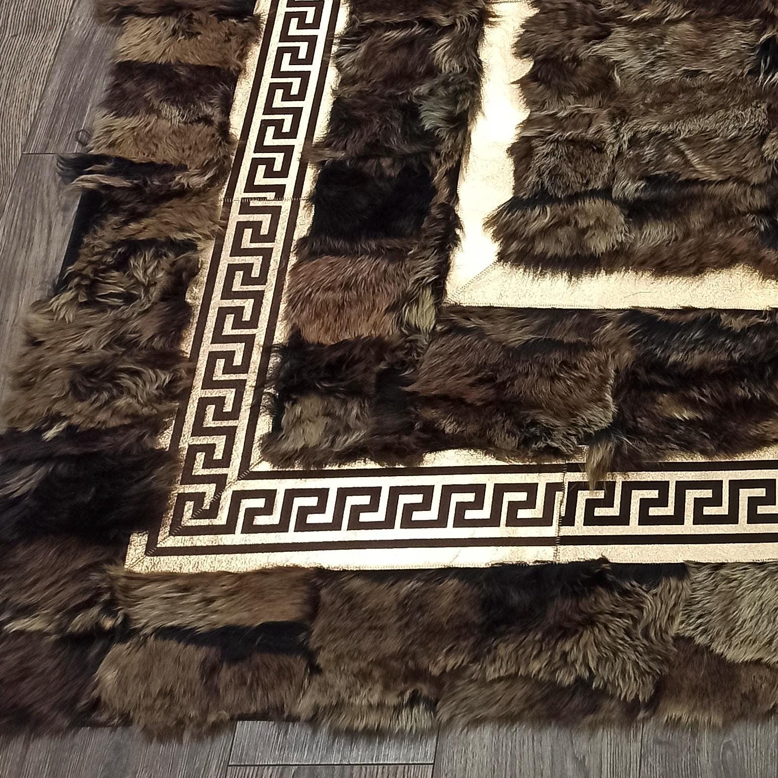 Koyu Kahverengi Toskana Kürk Halı – El Yapımı Özgün Desenli Şık Salon Halısı