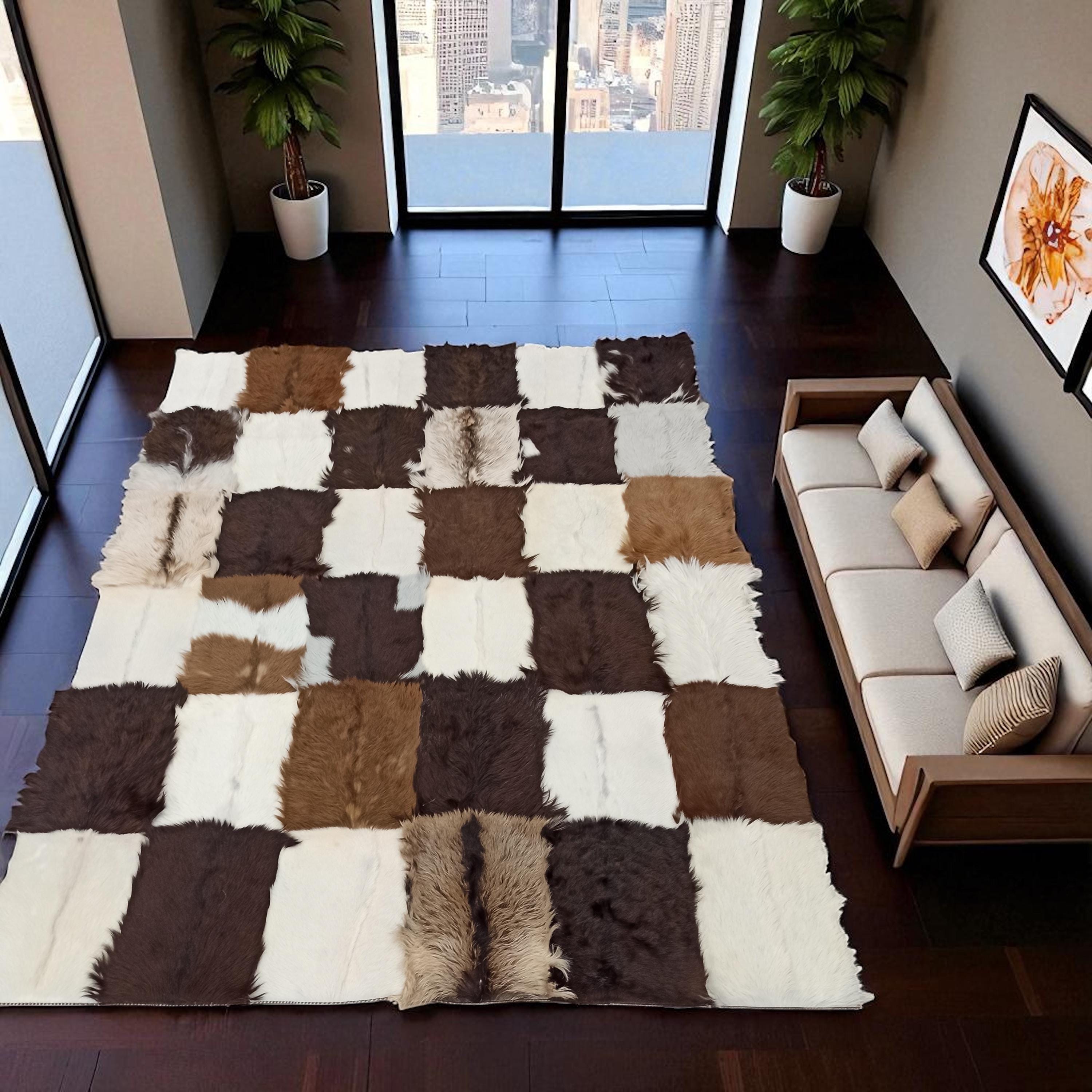Kare Patchwork Oğlak Derisi Halı – El Yapımı Doğal Deri Halı, Kahverengi ve Beyaz Tonlarında Lüks Dekoratif Halı