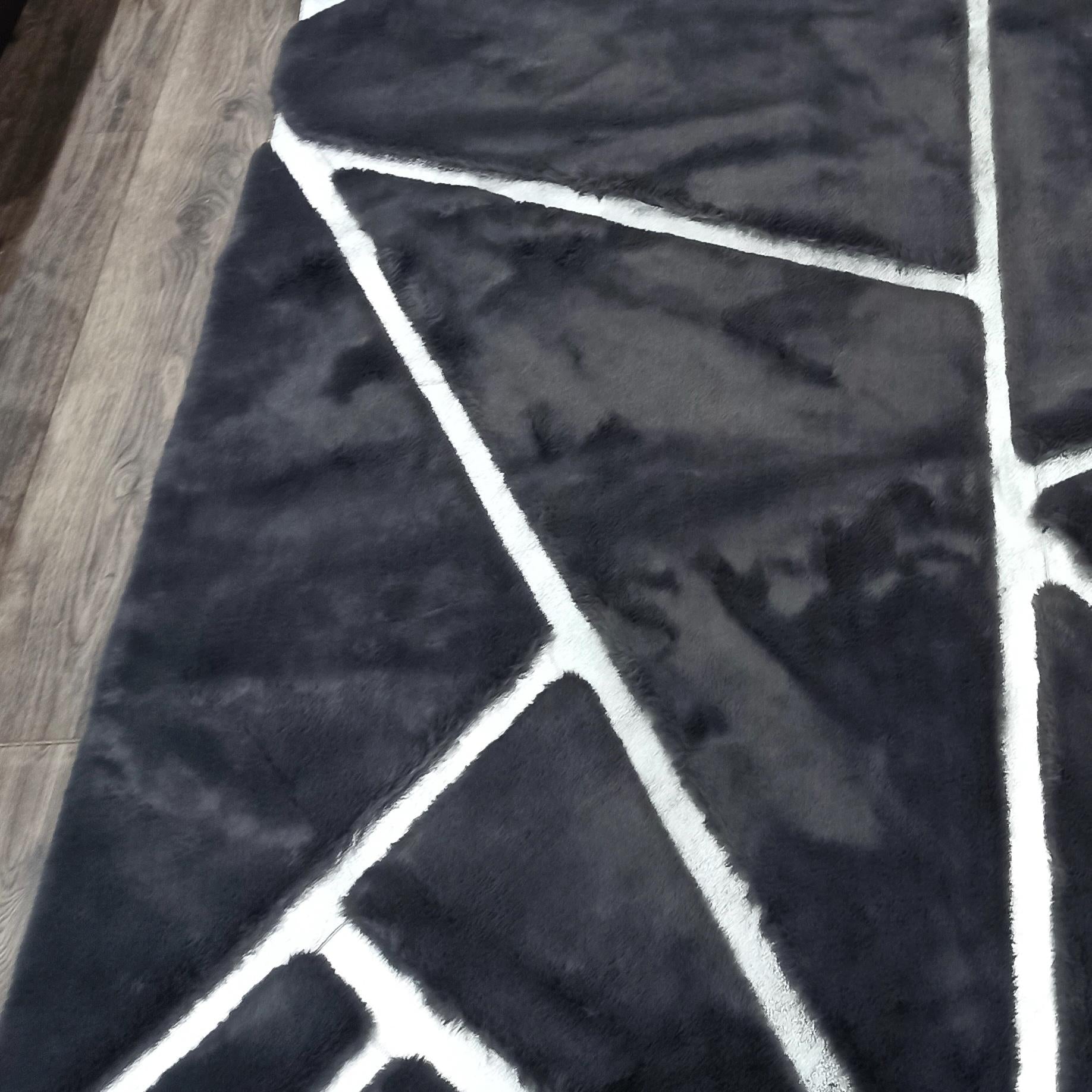 Gümüş Detaylı Siyah Peluş Halı - Şık Oturma Odası halısı