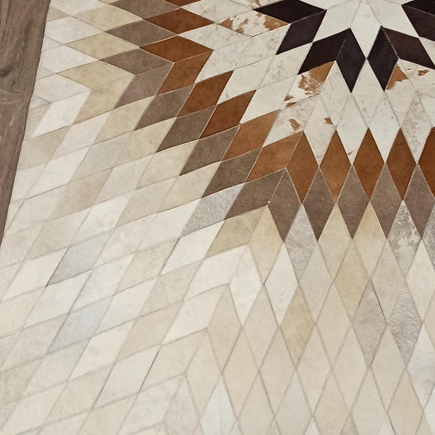 El Yapımı Patchwork Halı – Kahverengi Bej Renkli Doğal Dana Derisi Halı