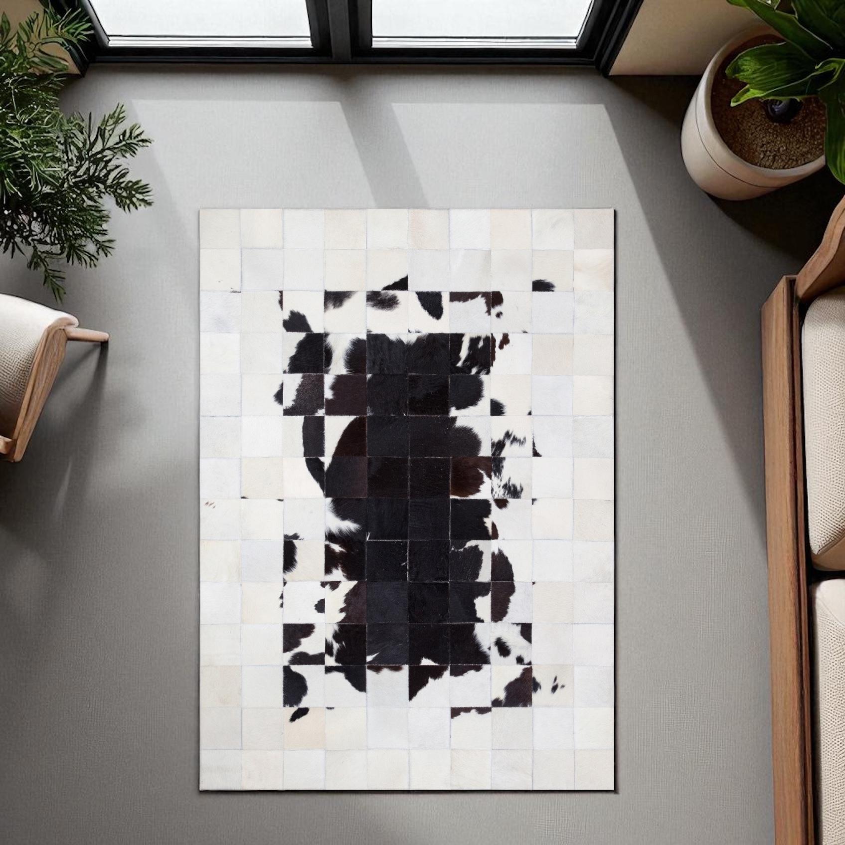 Siyah, Beyaz Dana Derisi Patchwork Halı