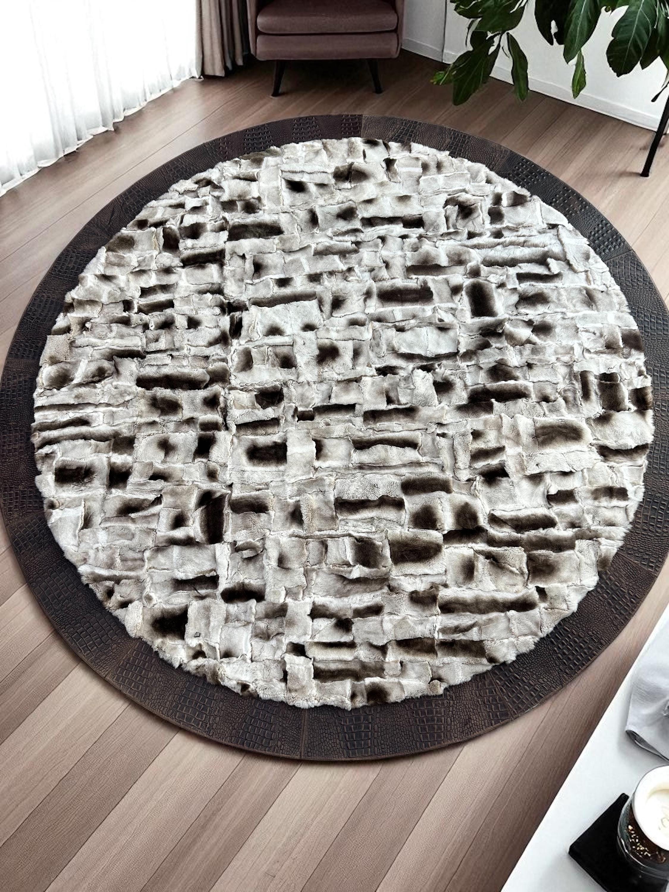 Bej ve Kahverengi Bordürlü Yuvarlak Toskana Kürkü Halı – El Yapımı Şık ve Yumuşak Salon Halısı