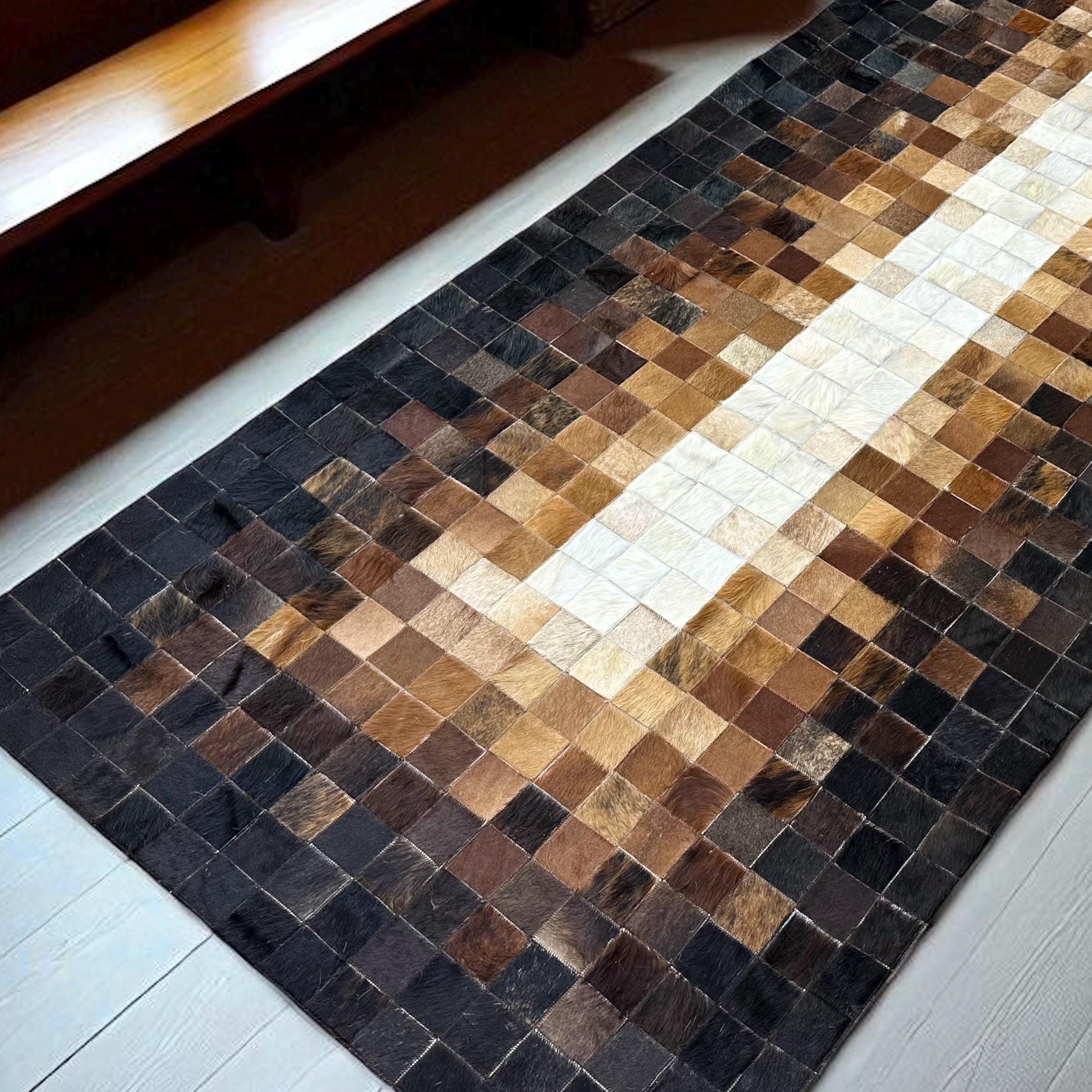 El Yapımı Dana Derisi Halı – Patchwork Desenli Yolluk Şık Giriş Halısı