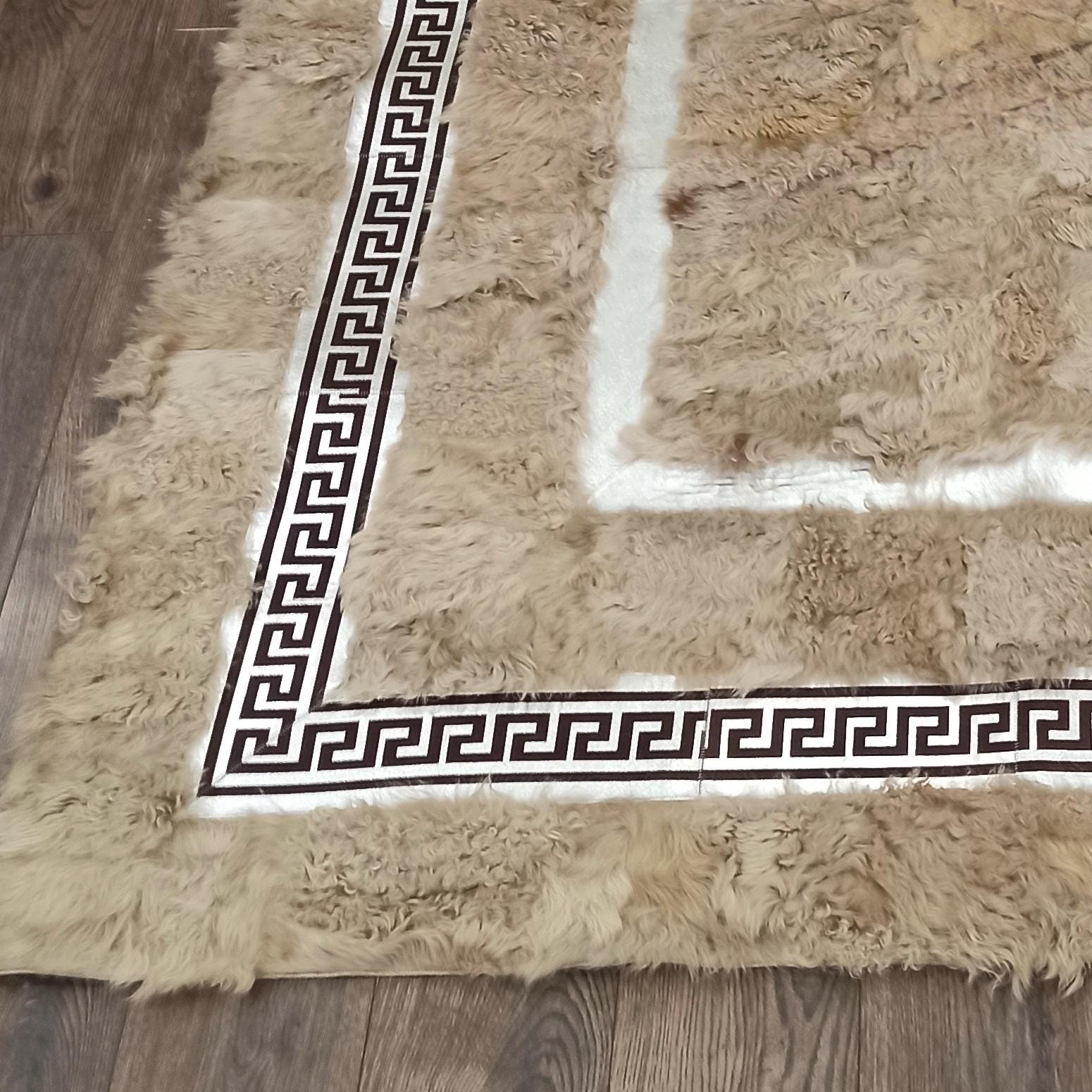 Açık Kahverengi Toskana Kürkü Halı – El Yapımı Özgün Desenli Şık Salon Halısı