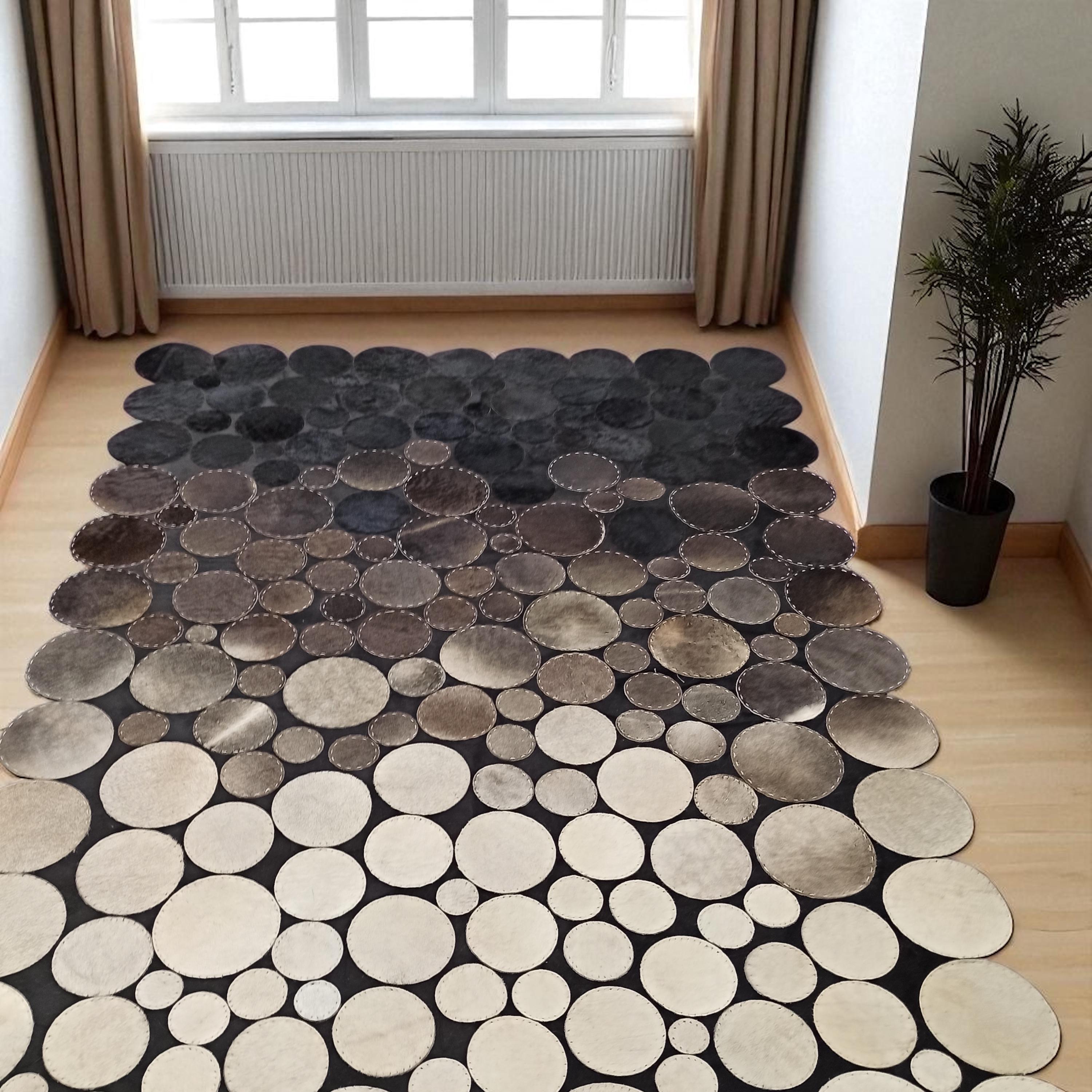 Siyah Beyaz Geçişli Puantiyeli Dana Derisi Halı - El Yapımı Antre Halısı