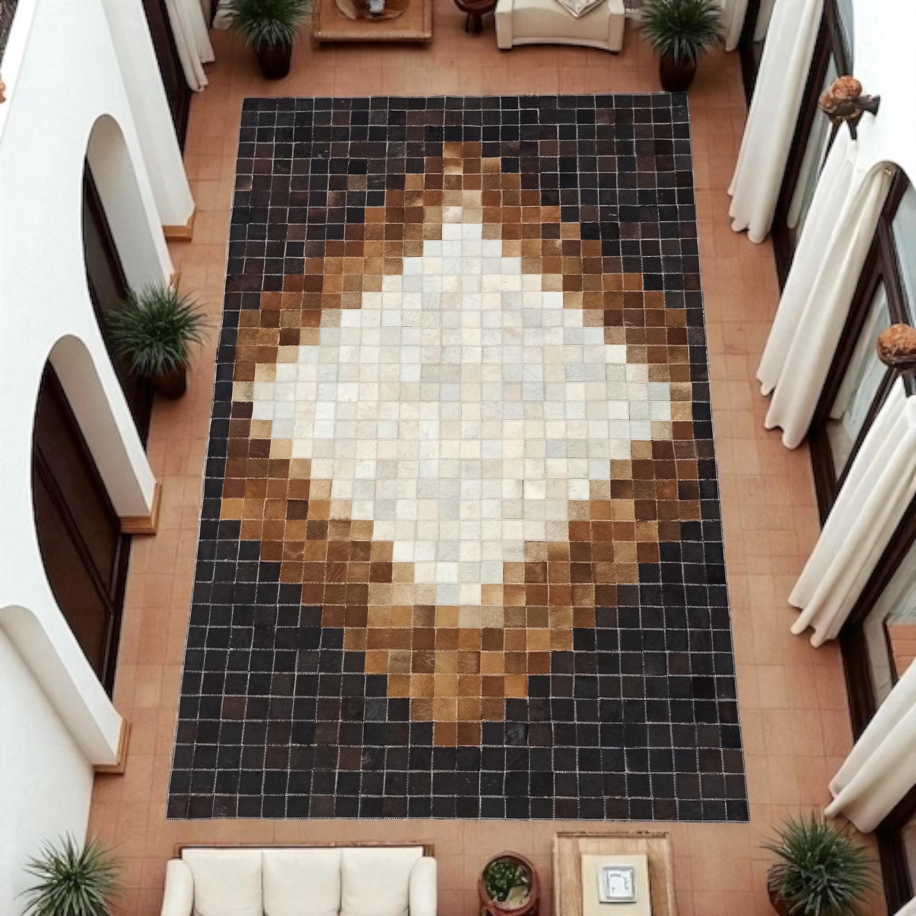 Doğal Kahverengi Bej Dana Derisi Patchwork Halı – Ortası Baklava Desenli El Yapımı Salon Halısı