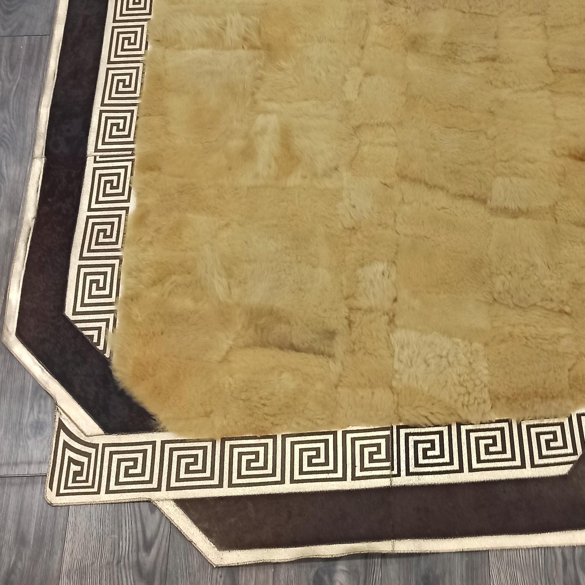 Altın Tonlarında Desenli Kenarlı Toskana Kürk Halı