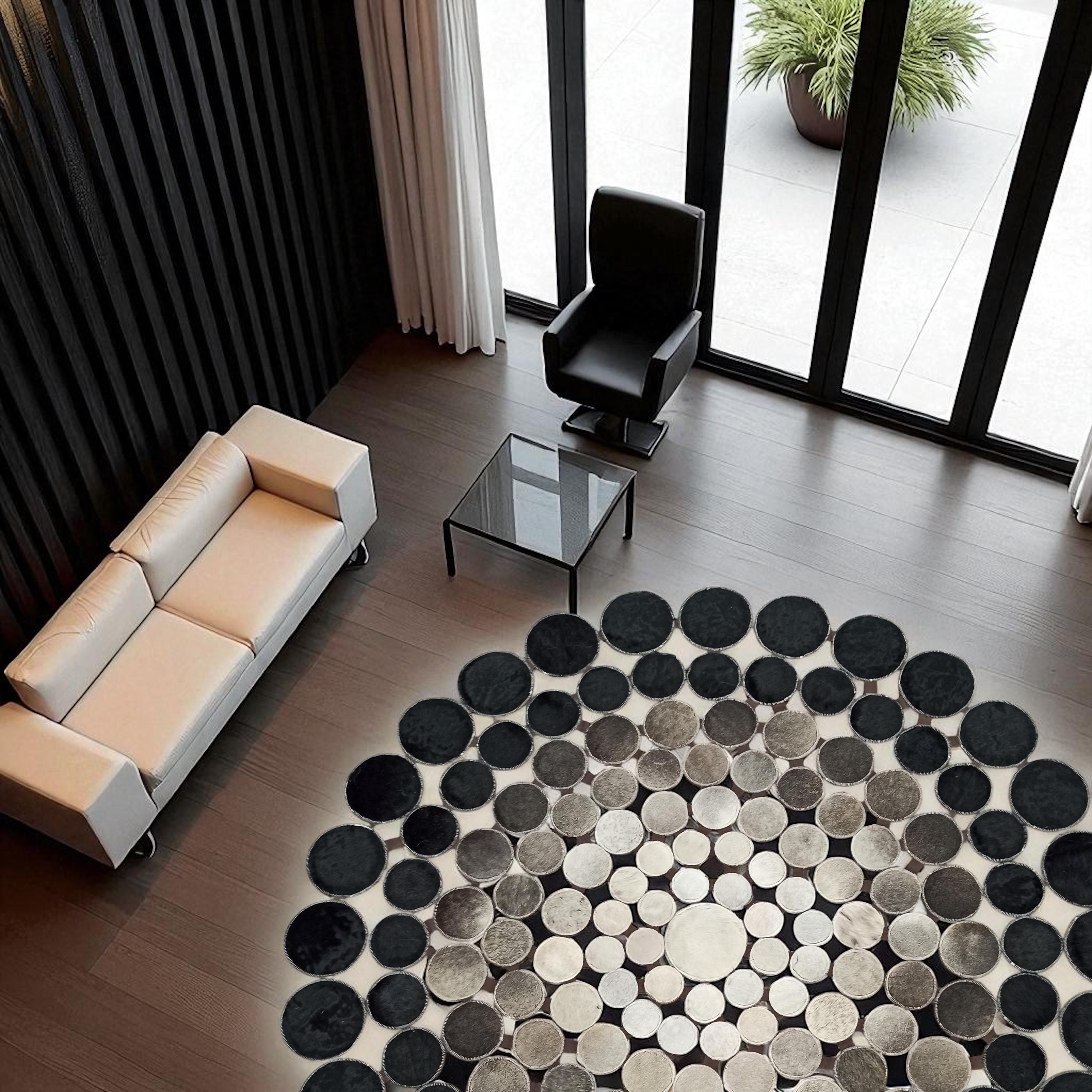 Siyah Bej Puantiyeli Yuvarlak Dana Derisi Halı