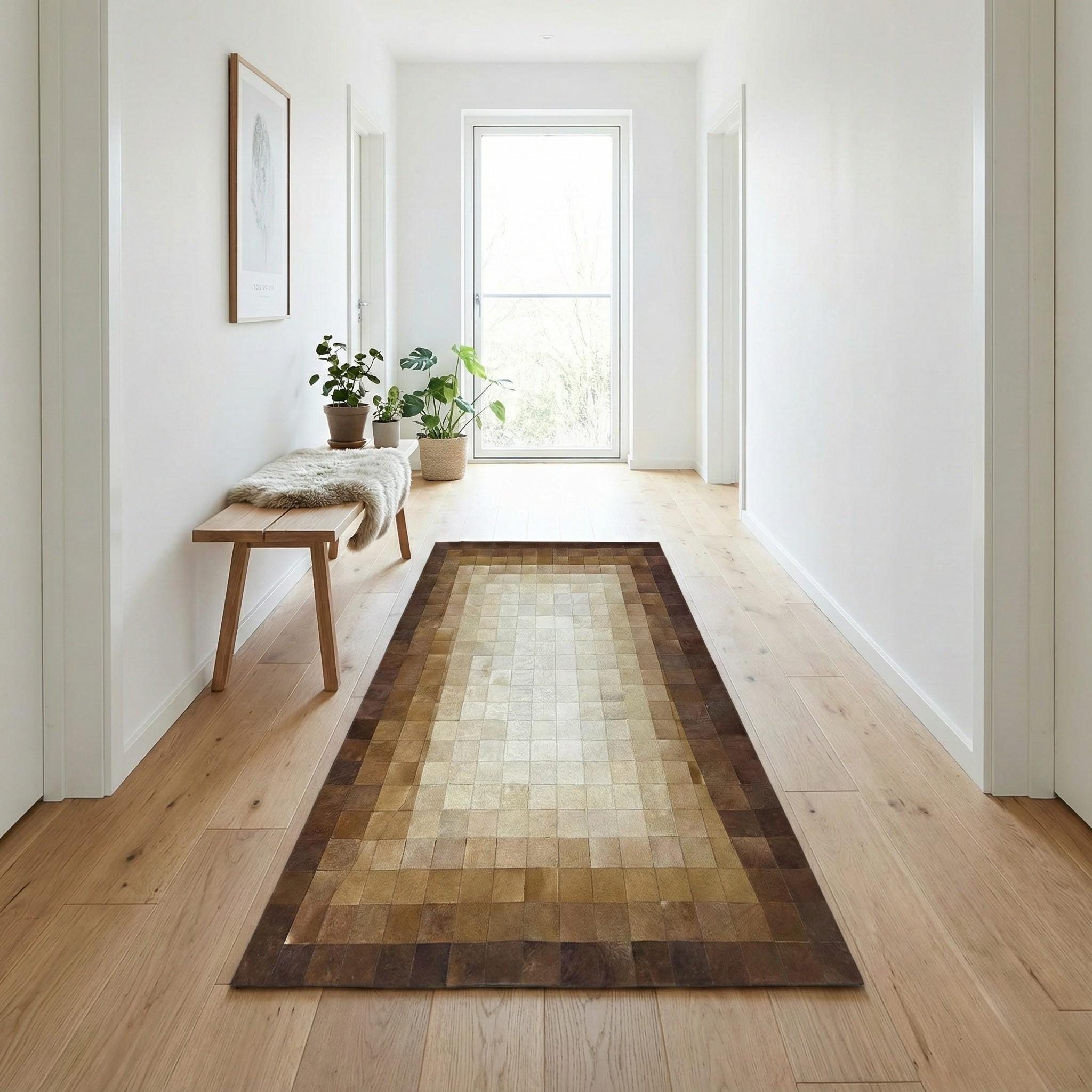 Bej ve Kahverengi Tonlu Dana Derisi Patchwork Halı – El Yapımı Doğal Deri Dekoratif Halı